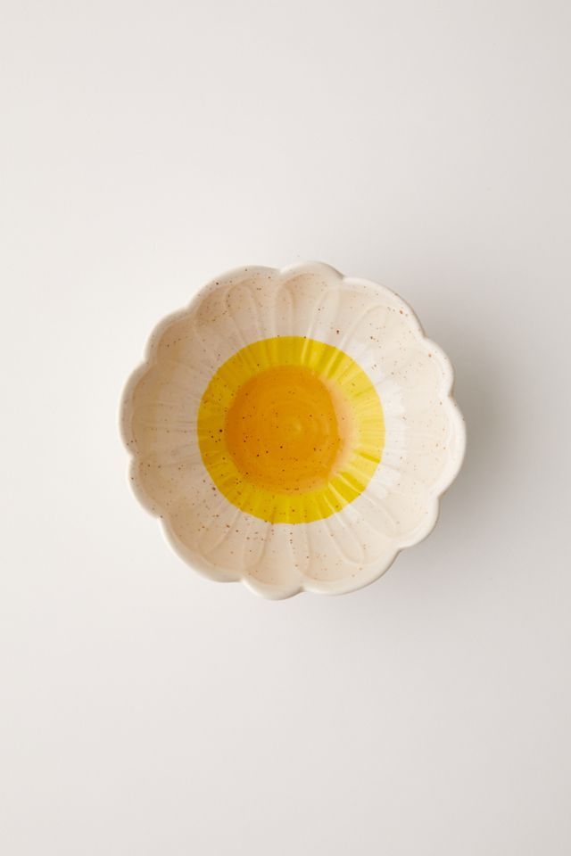 Flower Pinch Bowl | Urban Outfitters (US and RoW)