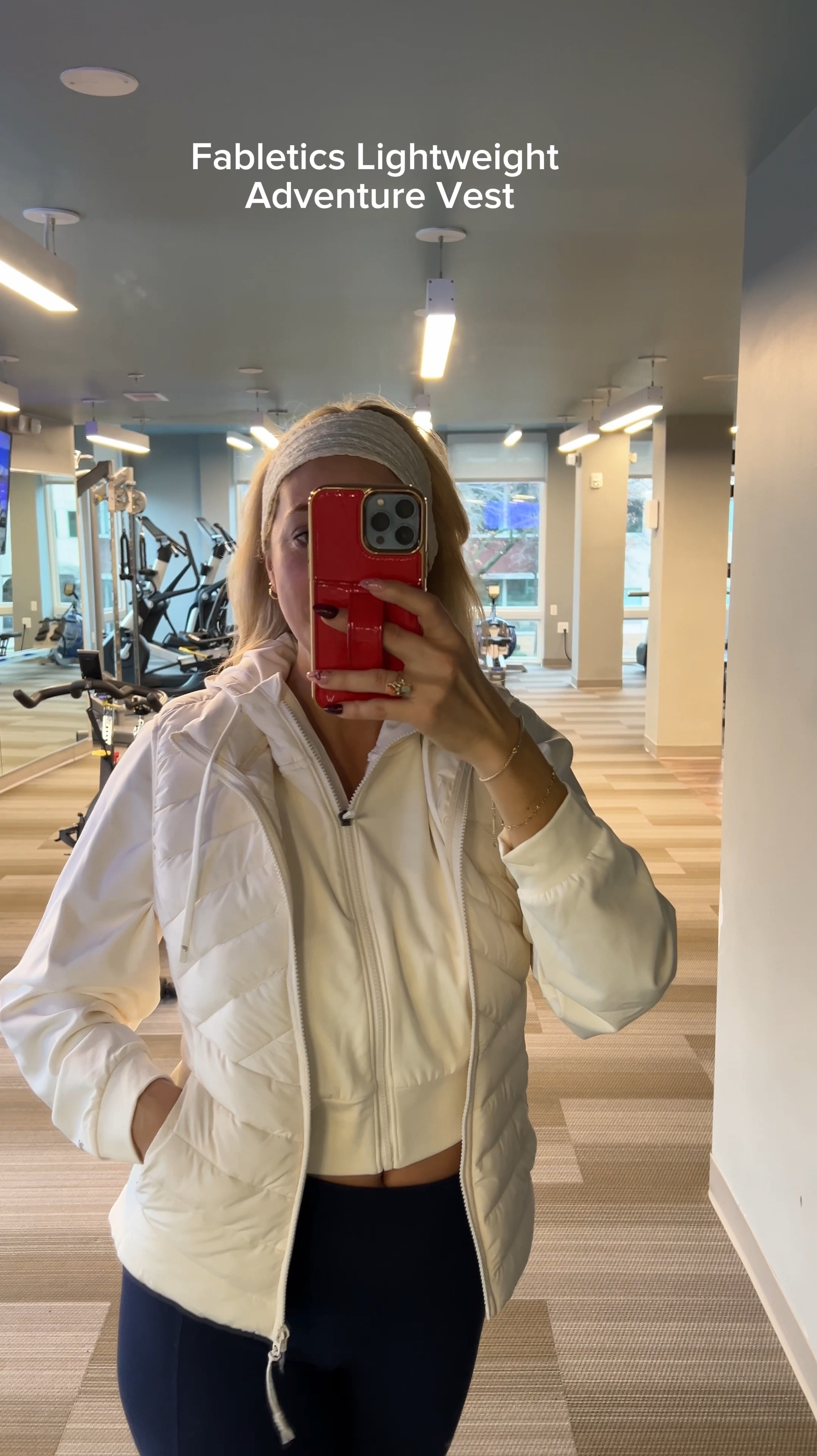Wearing a size small (could do a medium for a looser fit while zipped).

Fleece lined pockets and slim fit 

Follow me on socials at @travelwithbreezyy

#LTKStyleTip