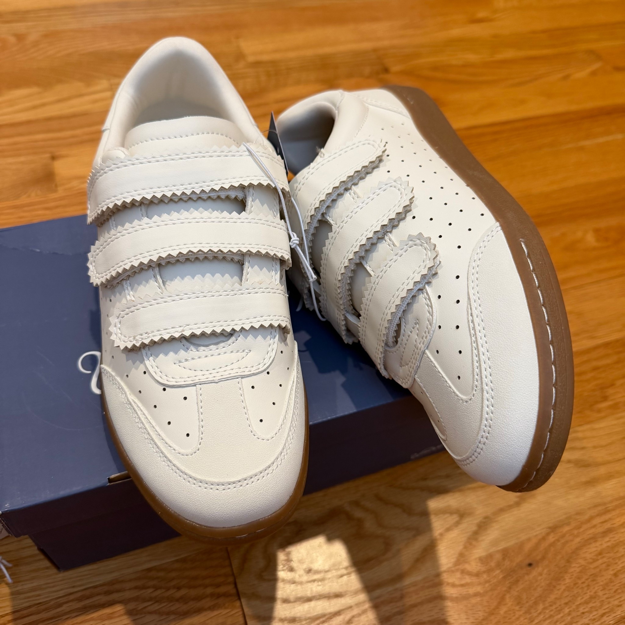 Sneakers
Spring


#LTKActive #LTKOver40 #LTKSaleAlert