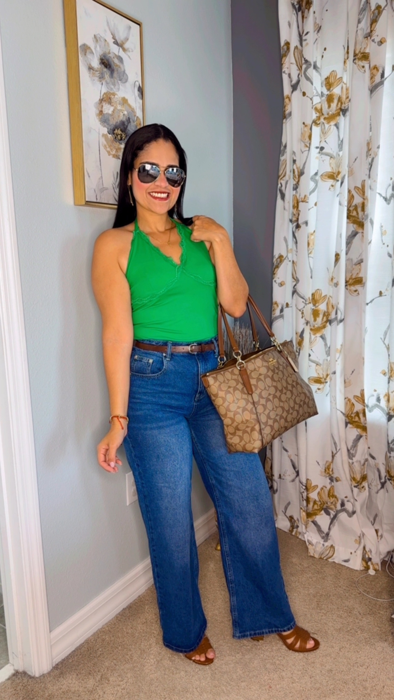 ✨GRWM de viernes💃🏼 Hoy me fui por un look casual pero con toque chic: unos jeans boyfriend, una blusa con la espalda al descubierto que amo, tacones elegantes y mi cartera favorita para cerrar con broche de oro. Perfecto para salir, trabajar o simplemente sentirme fabulosa 🔥

¿Ustedes también se visten según el mood del día?👇
#GRWMFriday #OutfitDelDía #BoyfriendJeans #EstiloCasualChic #LookDelDía #GetReadyWithMe #FashionFriday #MamáConEstilo #RealtorStyle #FitCheck #LatinaStyle #OOTD 💼👠👜✨
————-
✨GRWM Friday 💃🏼 Today I went for a casual look with a chic touch: boyfriend jeans, an open-back blouse I love, elegant heels, and my favorite handbag to complete the look. Perfect for going out, working, or just feeling fabulous 🔥

Do you also dress based on your mood?👇
#GRWMFriday #OOTD #BoyfriendJeans #CasualChicStyle #LookOfTheDay #GetReadyWithMe #FashionFriday #StylishMom #RealtorStyle #FitCheck #LatinaStyle 💼👠👜✨