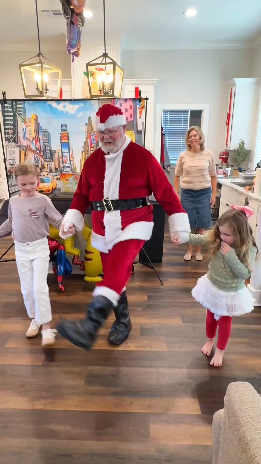 Some mornings feel like the kind of memories our kids will talk about someday.
Our DIY New York skyline, balloons big and small, turkey cinnamon-roll breakfast, and little hands coloring buildings so we can keep this tradition going next year.
We took the parade outside with neighbors and cousins, Santa even popped by… and honestly, my heart needed this morning.
This is the magic I hope they remember. 🗽🎈✨
	•	Macy’s Day Parade
	•	Thanksgiving morning
	•	Parade party ideas
	•	Holiday traditions
	•	Family holiday ideas
	•	Core memory moments
	•	NYC skyline printable
	•	Parade printables
	•	Holiday breakfast ideas
	•	Turkey cinnamon rolls
	•	Holiday party setup
	•	Kids holiday crafts
	•	DIY parade decorations
	•	Neighbor parade

#LTKmomlife #LTKKids #LTKHoliday