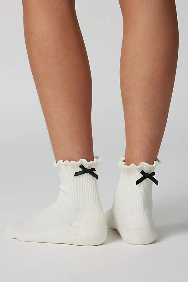 Ribbed Ruffle Crew Sock in Ivory, Women's at Urban Outfitters | Urban Outfitters (US and RoW)