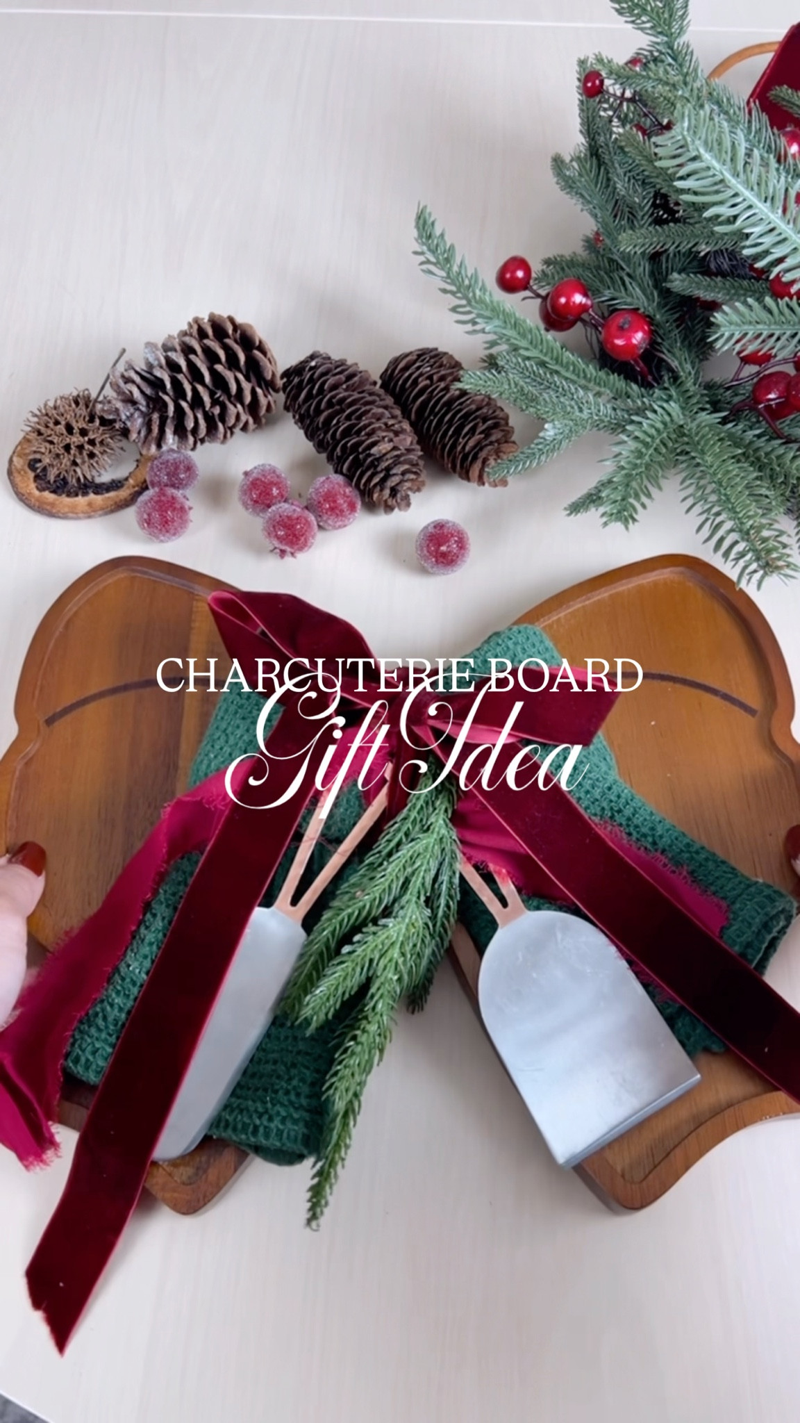 A cute charcuterie board Gift Idea for the Holidays
#bow #holidaygiftidea #easygiftideas #holidaygifts #hostessgift #holidaygifting #housewarminggiftidea #ltkholiday #christmasinspo

#LTKHoliday #LTKFindsUnder50 #LTKGiftGuide