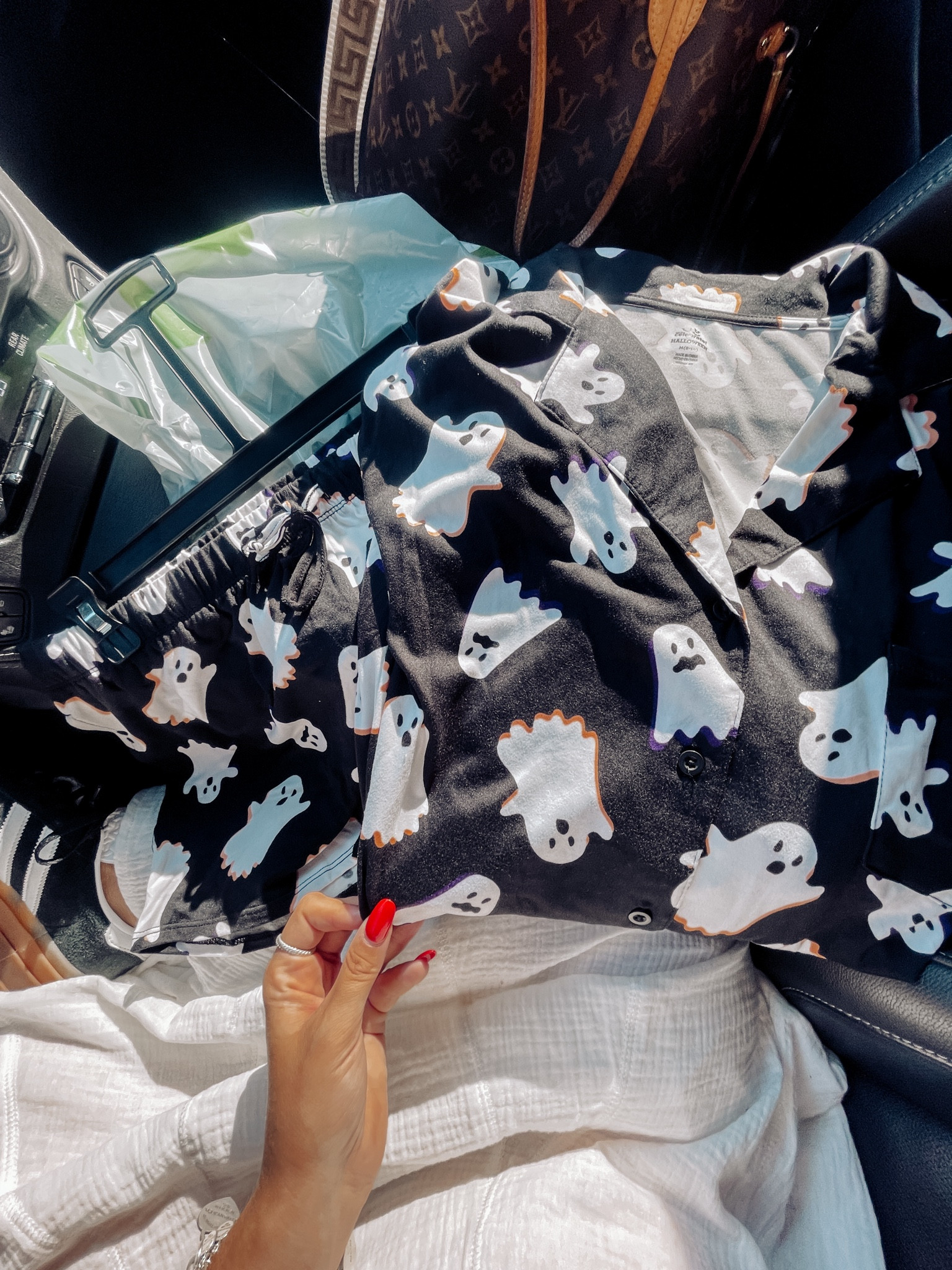 Walmart has the cutest boo pajamas for $16 they feel and fit just like their Joy Spunpajamas.

Went with a medium for a loose fit (5”3-160lbs) 👻🎃

Also linked the Pottery Barn dupes they have! Ceramic pumpkins for a 1/4 of the price!! Had to snag them too 😆