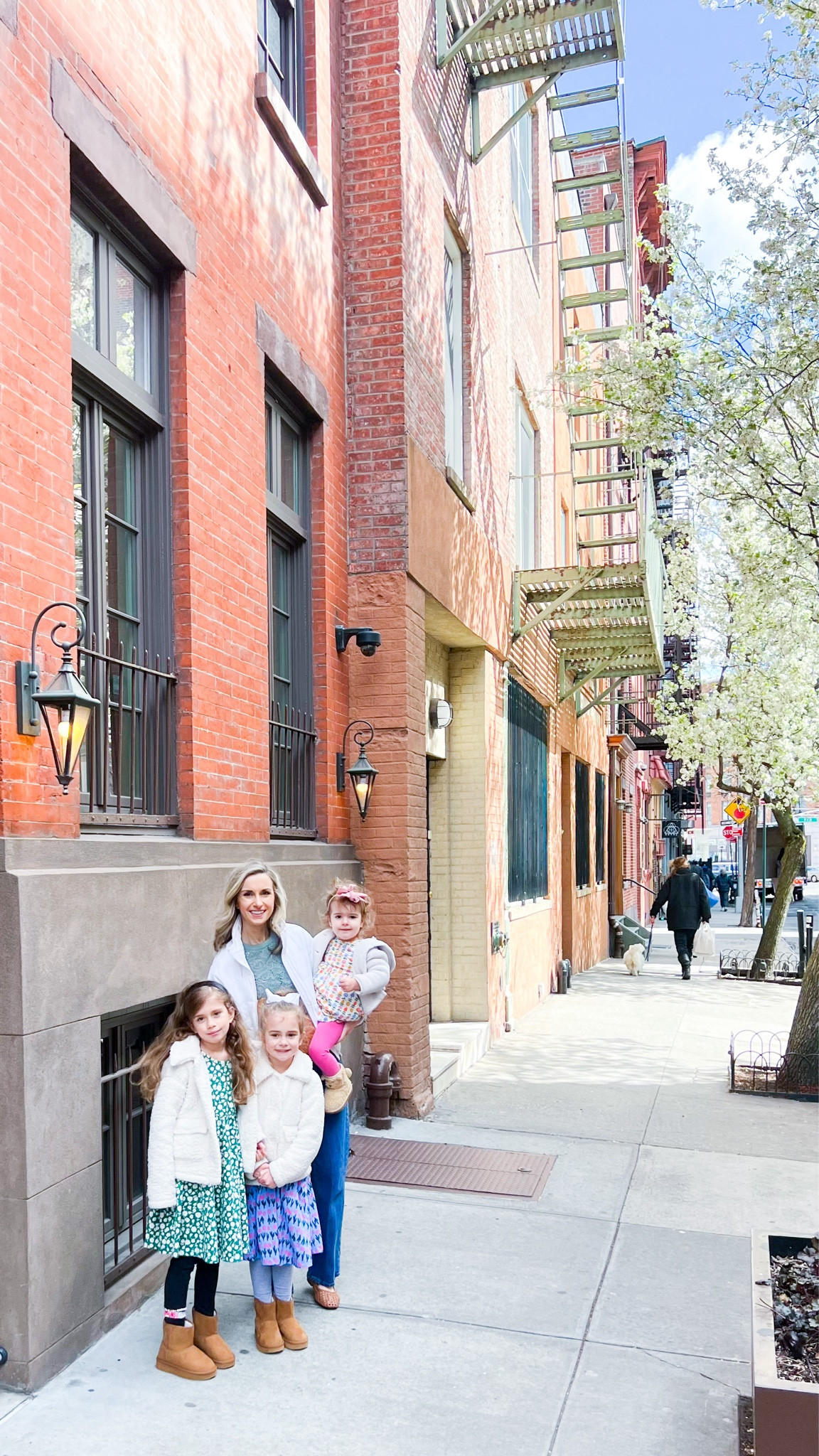 NYC Edit - All the outfits I wore in New York City!

Relaxed fit jeans - dark & tts
Mom jeans - medium destroy & tts

My red dress is a few years old but they still have the same dress in new colors!

Annnnd my jeans, favorite tees, and sweatshirt are on sale!



#LTKstyletip #LTKfamily #LTKtravel