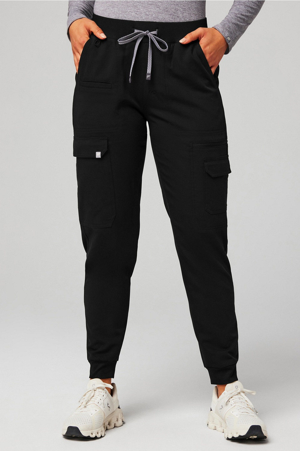 Evoke Cargo Scrub Jogger | Fabletics