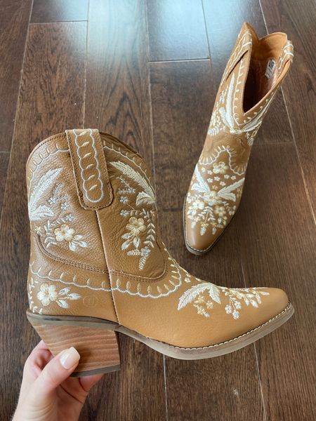 Embroidered boots are the new trend! Code SARAH10 works site-wide @shoebacca

#LTKshoecrush