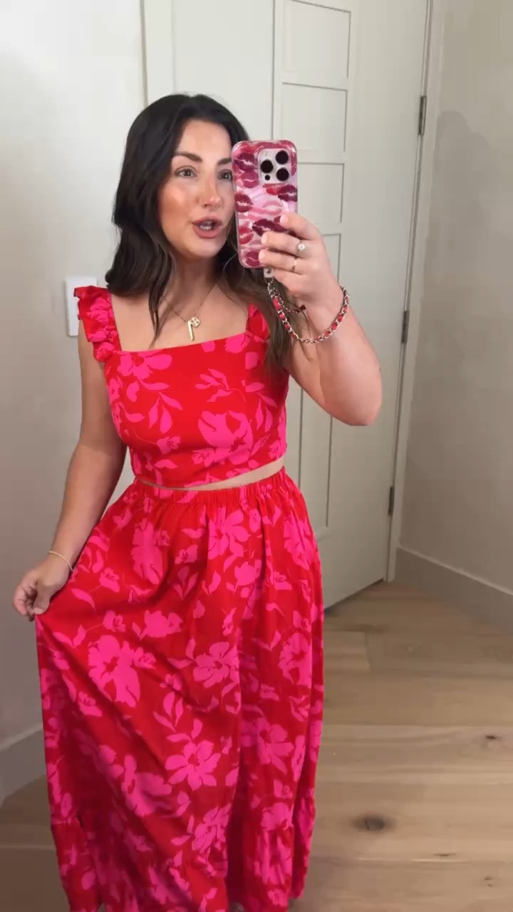 Matching set! Love the red and pink floral print! Perfect for vacation or summertime! 

Tank with square neck! 
Skirt is full length on me! Very stretchy! 
Size small 

5'0" 140lbs

#LTKPetite #LTKSeasonal #LTKootd