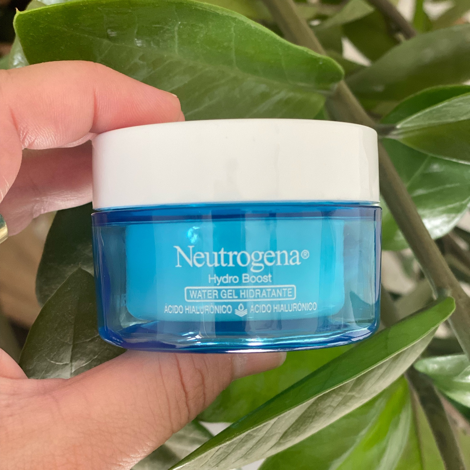 Queridinho na Promo 🥰

Neutrogena iniciou sua história de cuidados com a pele em 1930, quando foi criada por Emanuel Stolaroff em Los Angeles. A marca é sinônimo de qualidade, quando o assunto é incluir, na sua rotina de skincare, produtos de alta performance, que prometem reequilibrar o pH, limpar, hidratar e proteger a pele do corpo e rosto.

A linha de produtos Neutrogena só cresceu e hoje inclui itens queridinhos, como a linha Hydro Boost – que conta com hidratante, gel de limpeza, sabonete e creme para olhos, para peles oleosas – e Sun Fresh – com diversas opções de protetores solares faciais e corporais, em mousse, gel ou creme.

#LTKbeauty #LTKsalealert #LTKbrasil