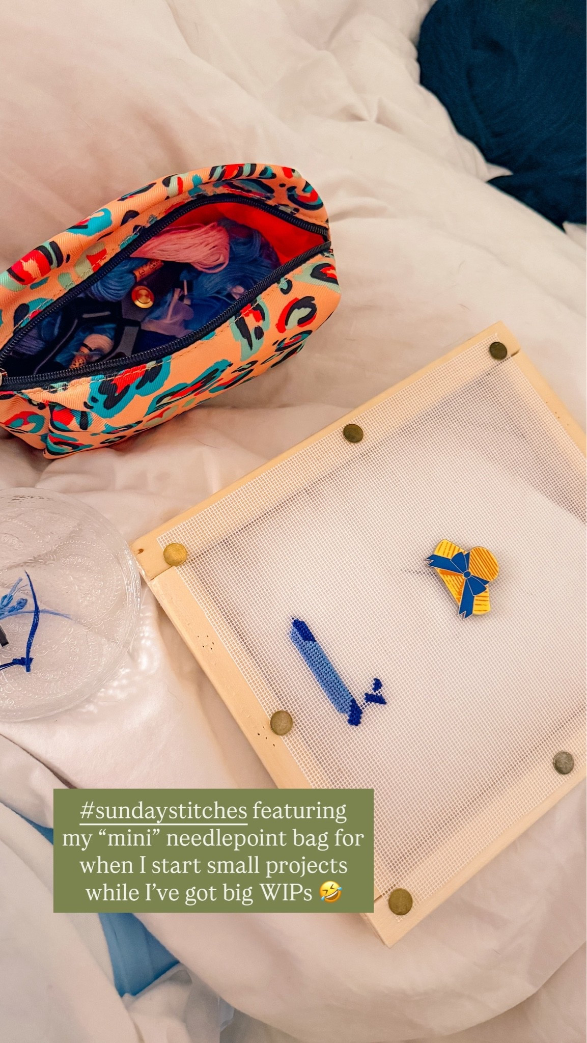 Does anyone else have an “unofficial” needlepoint bag when they’ve got multiple projects underway?? Or is that just me 🤣 Doing a few mini projects as a break from a bigger stitch!!! It might be ornament season soon…👀
