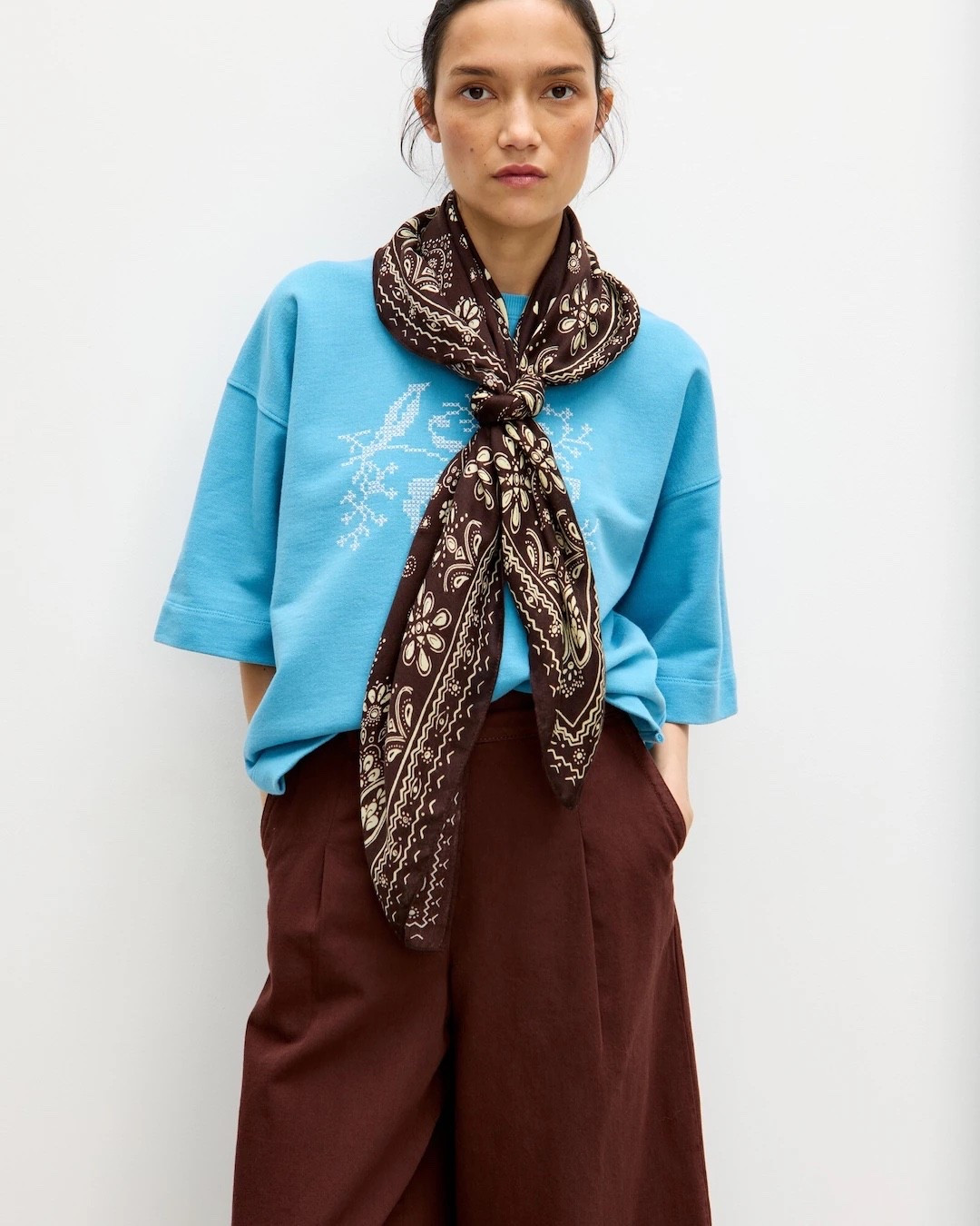 Large brown bandanna scarf

#LTKover50style #LTKmidsize #LTKautumn