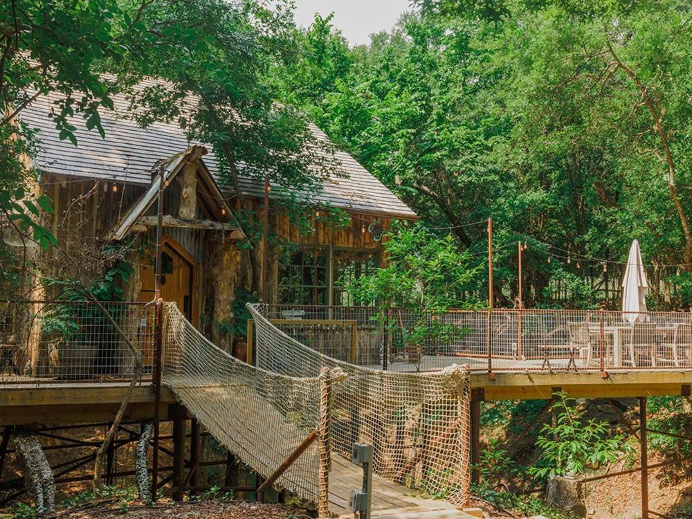 Hobbit Treehouse with waterfall on the Brazos River! 350 acres! Tubing! Petting zoo! | Booking.com North America