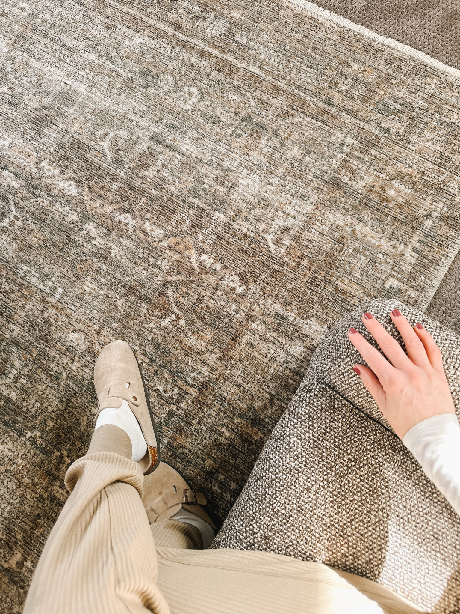 It’s here!!! The new Loloi Amber Lewis Molly collection!!! 🙌🙌

I am obsessed with my rug. I just absolutely love it!!!! it doesn’t shed, is low pile and perfect for any room! Vintage feel, handmade, and easy to clean! 

Click on the coupon for 15% off ! 
My rug is the tobacco sage

#LTKSaleAlert #LTKHome