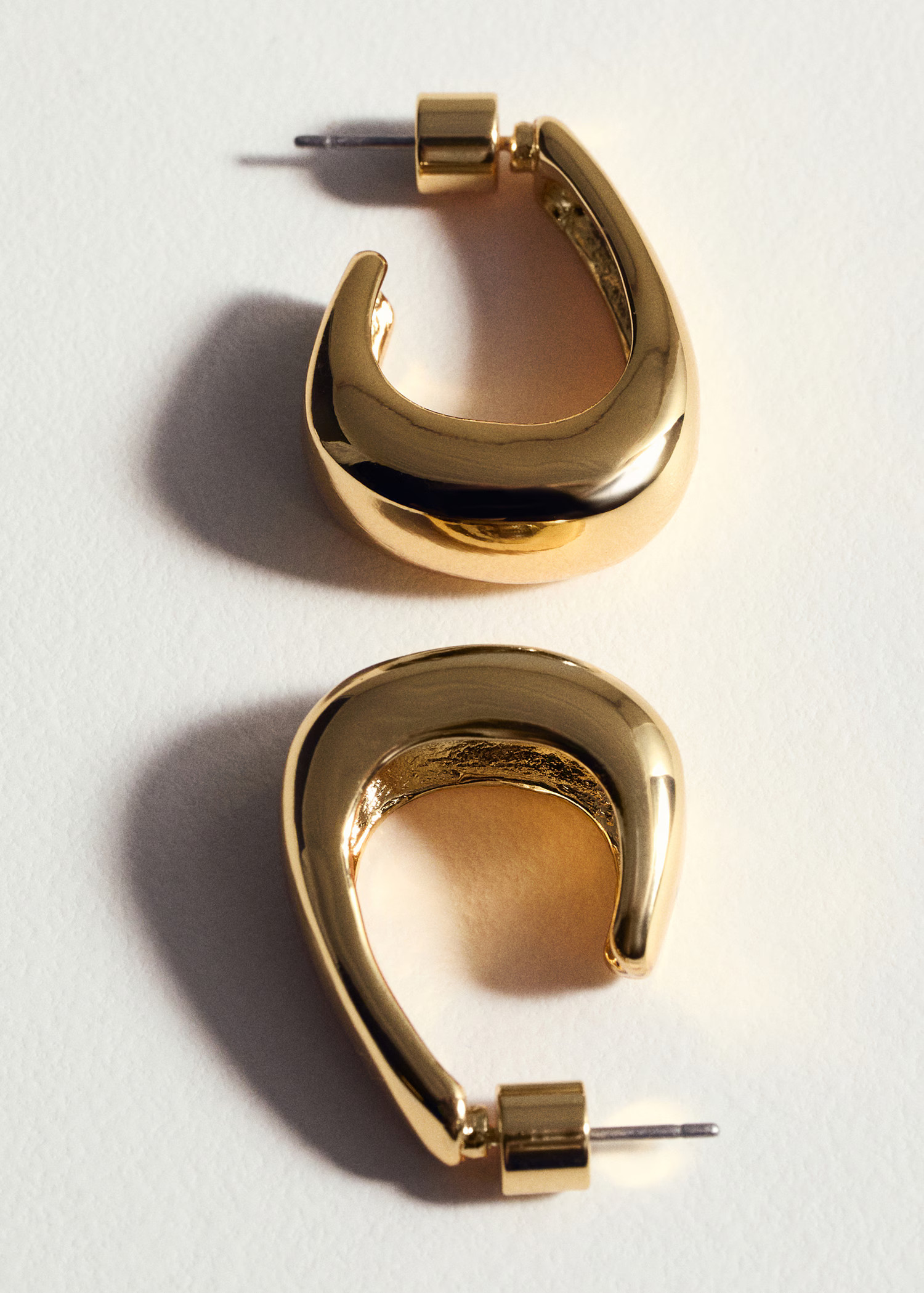 Twisted hoop earrings - Women | MANGO United Kingdom | MANGO (UK)