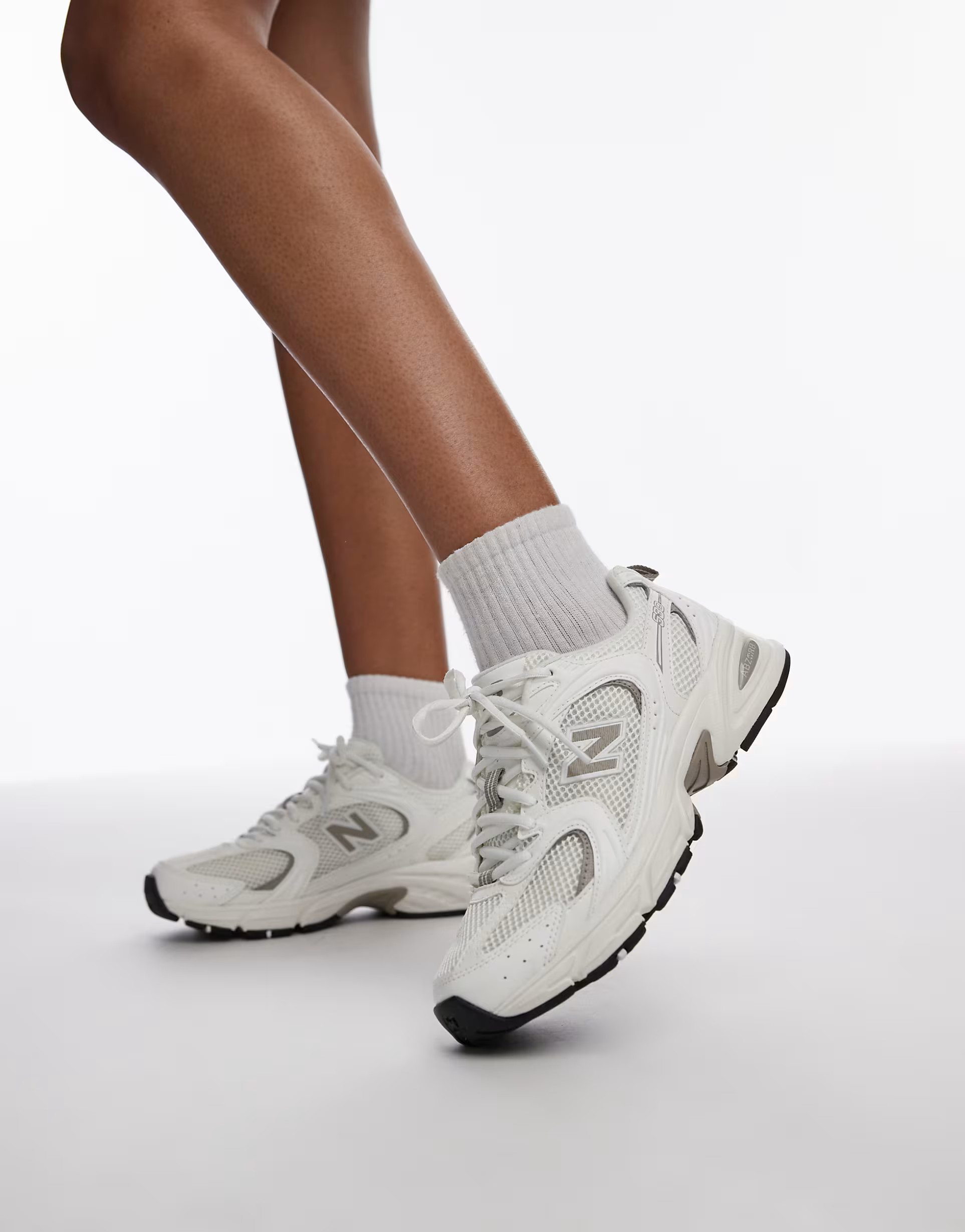 New Balance 530 trainers in off white | ASOS (Global)