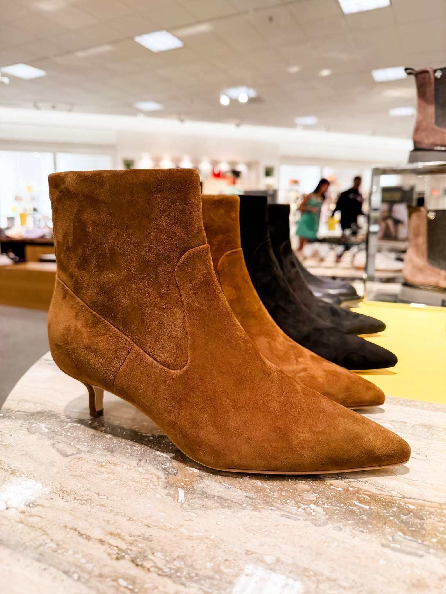 These booties are so chic for fall 😍 grab them while they’re on sale!

Loverly Grey, NSALE, Nordstrom sale, suede booties, sale alert

#LTKSaleAlert