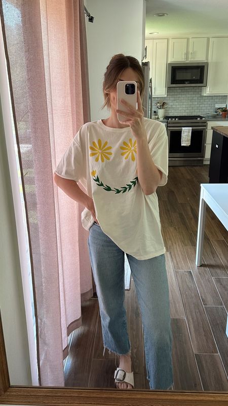 wearing a small in tee, fits oversized and jeans are tts


Casual summer outfit, mom outfit, graphic tees