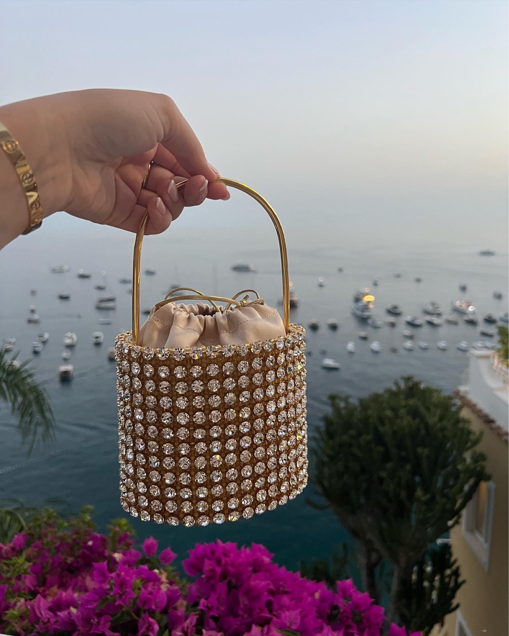 Sparkling bag ✨🤍

#LTKitbag #LTKfamily #LTKFind