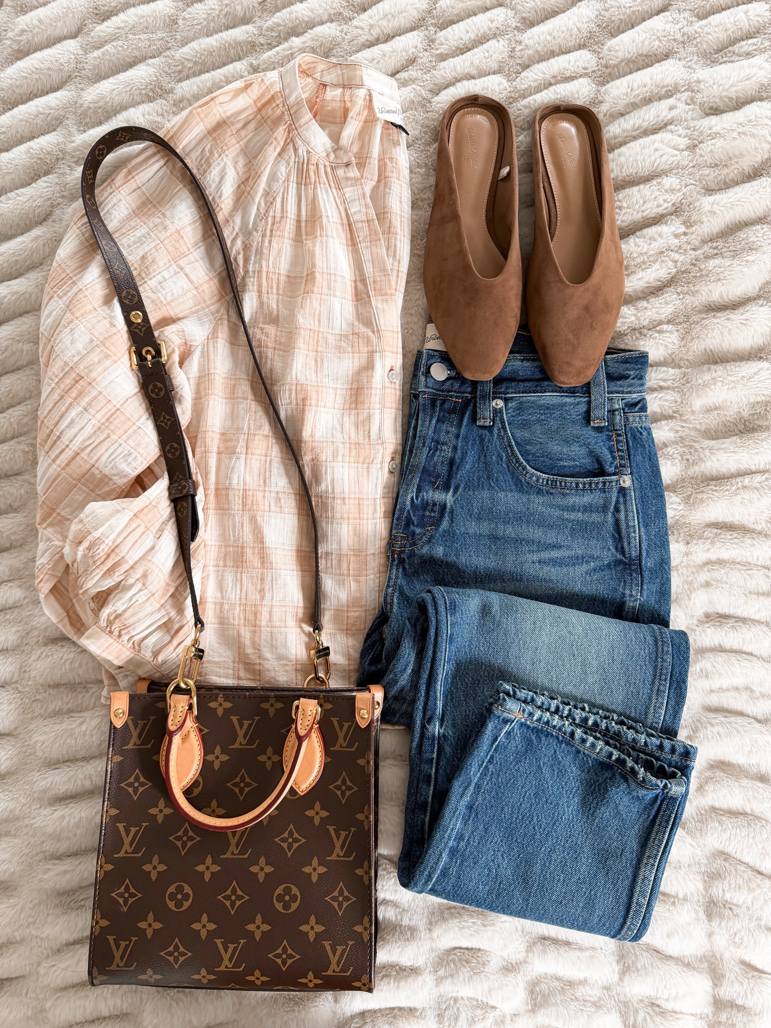 All from Target 🎯 Such an easy everyday fall outfit 🤎 This soft plaid blouse, relaxed jeans and suede flats feel casual but still completely put together!

Comment LINK and I’ll send everything 🫶🏻