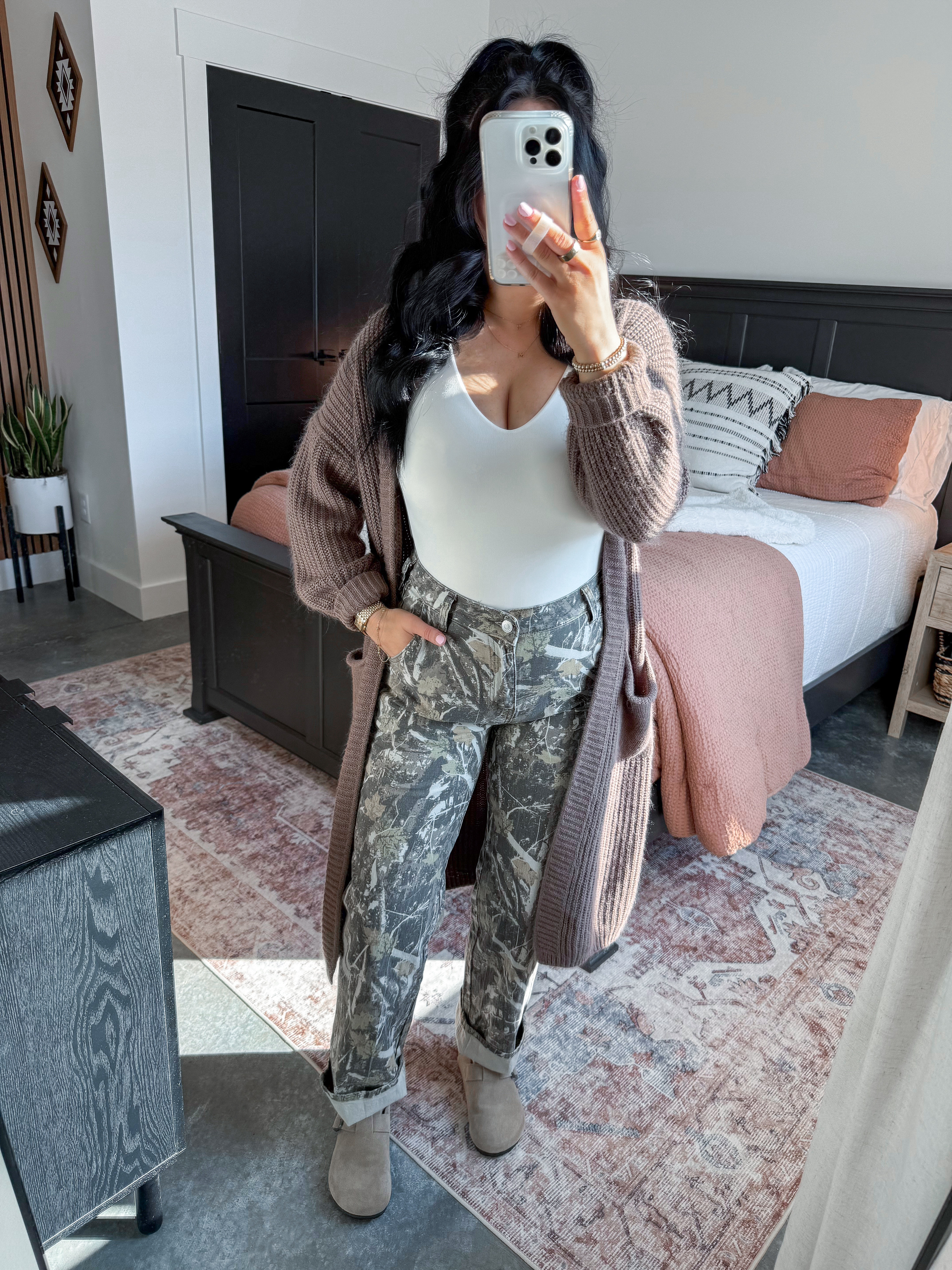 Casual (Bump Friendly 🙌🏼) Saturday OOTD 

Bodysuit - medium (sized up one to have room for the bump)
Cardigan - small (nutmeg color)
Camo Pants - small (camo green color)

*My clogs are the taupe color!

This outfit is the perfect look to transition from winter to spring! This duster cardigan is one of my favorites (I have it in multiple colors)! I styled it with this basic bodysuit (comes in a 2 pack 👏🏼) & finished the look with these camo cargo pants & some clogs! 🤍

 

 

#LTKootd #LTKSeasonal #LTKBump