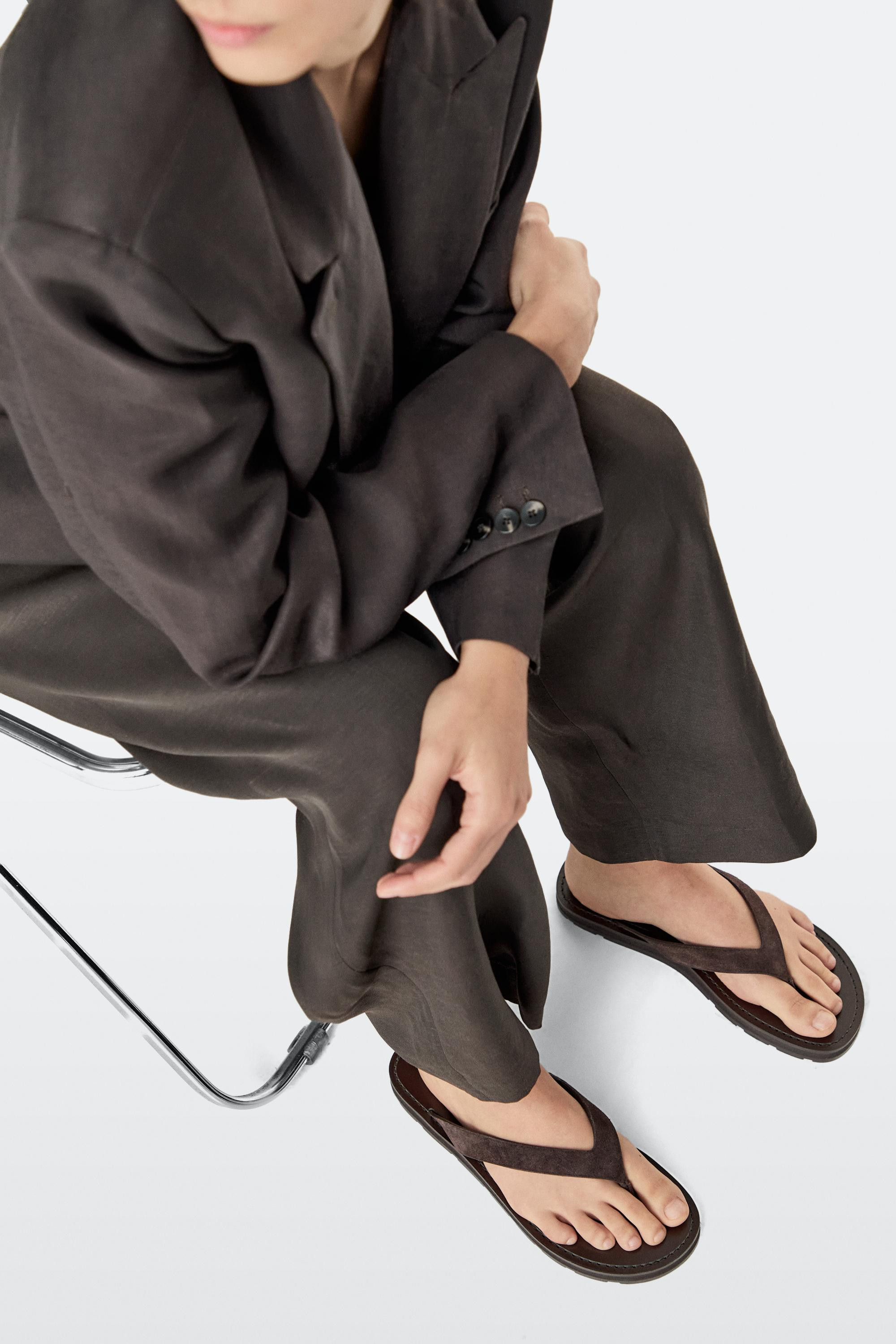 Sk\u00f3rzane sanda\u0142y japonki | Massimo Dutti PL