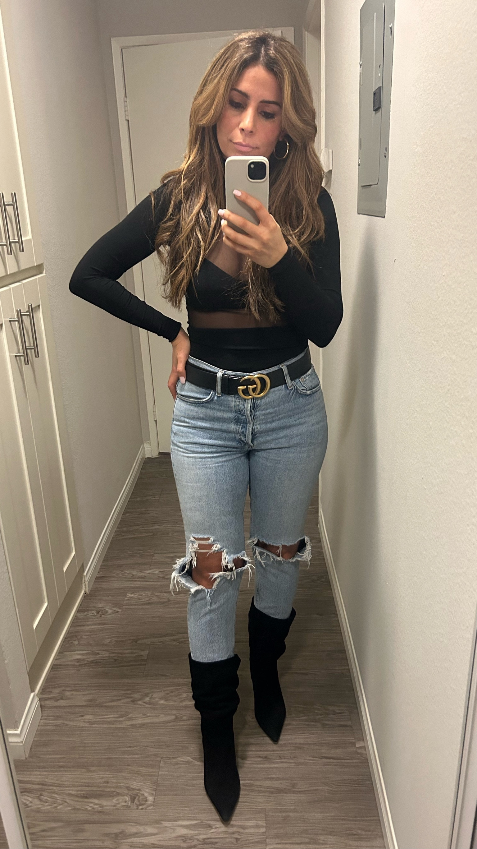 Ripped jeans
Agolde jeans
Gucci belt 
Black boots 