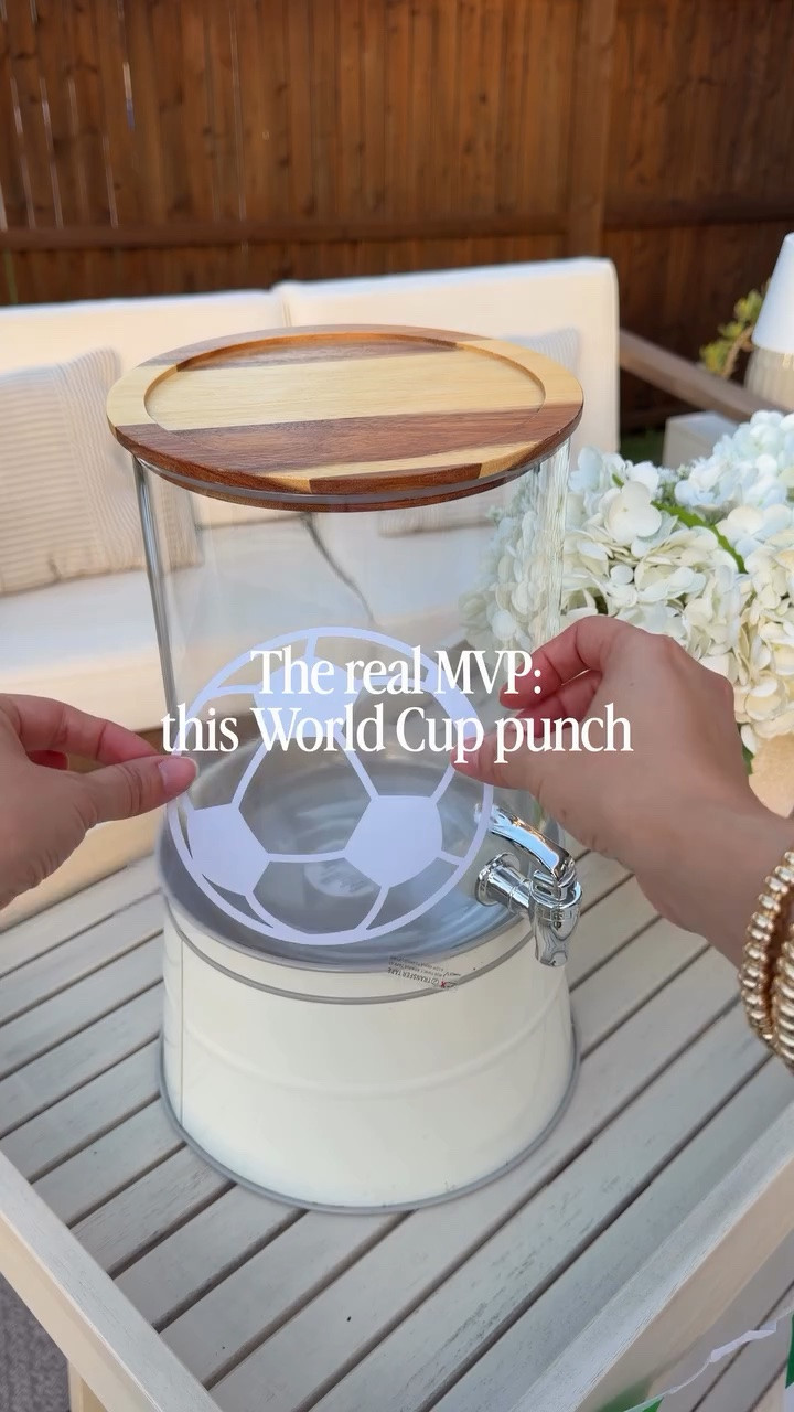 ⚽️ The ultimate World Cup party drink 

Perfect for match day watch parties, backyard gatherings, and cheering on your team all tournament long.

World Cup Punch
• 1 bottle prosecco
• 2 cups pineapple juice
• 1 cup orange juice
• Fresh strawberries and oranges
• 1/2 lime juice (optional)
• Ice

Pour everything into a large dispenser or punch bowl, add fruit and ice, and serve!

#worldcupparty #soccerparty #summerentertaining #partyideas #cocktailrecipe

#LTKfoodie