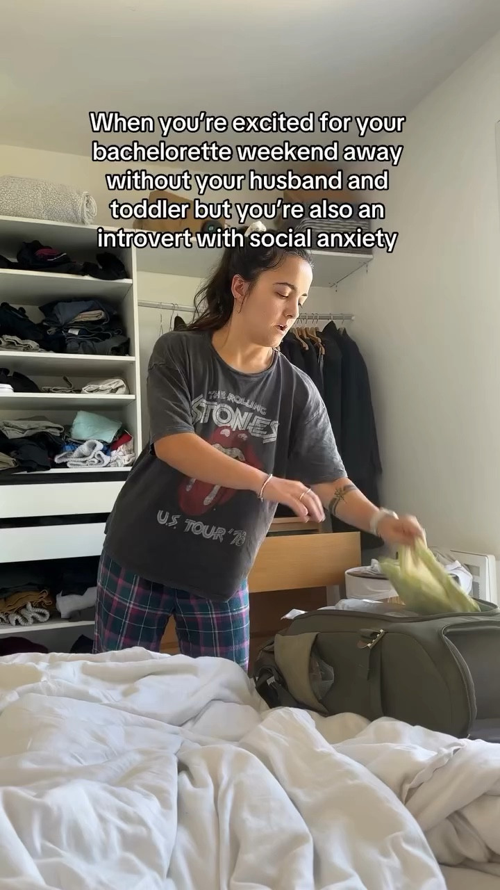 It’s a mix between excitement and anxiety 🤣 but we are good…. I think?! 

Currently sat at the airport looking at photos of my toddler and missing him, but I know that as soon I arrive and get 2 wine glasses in me everything will be A-Ok 👌🏻🤣🤣🤣

And hit the follow button @diaryofanintrovertmum for more relatable mum content with a dash of funny 😜

#toddlermums #introvertmom #millennialmoms #toddlermumlife #mumhumour