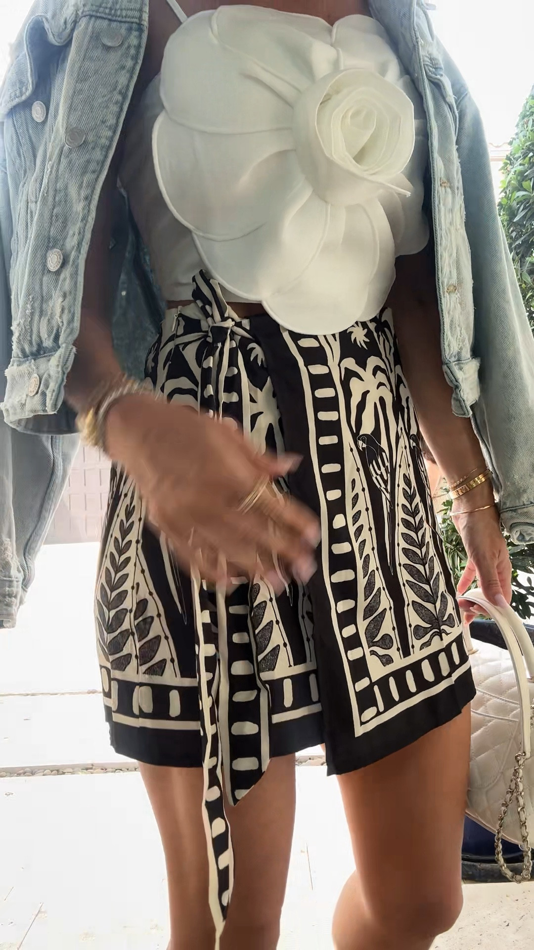 The kind of outfit that does the talking for you…

This 3D floral top?
A moment. Structured, feminine, and just a little bit extra—in the best way.

Paired it with this jungle-inspired skirt that brings all the drama without trying too hard. Bold print, easy shape, instant outfit.

Kept the accessories clean, added a barely-there sandal… and done.

Because when the pieces are this good, you don’t overthink it. You just wear it.

#DressingJane #OutfitFormula #StatementStyle #EffortlessEdge

#LTKgrwm #LTKOver40 #LTKootd
