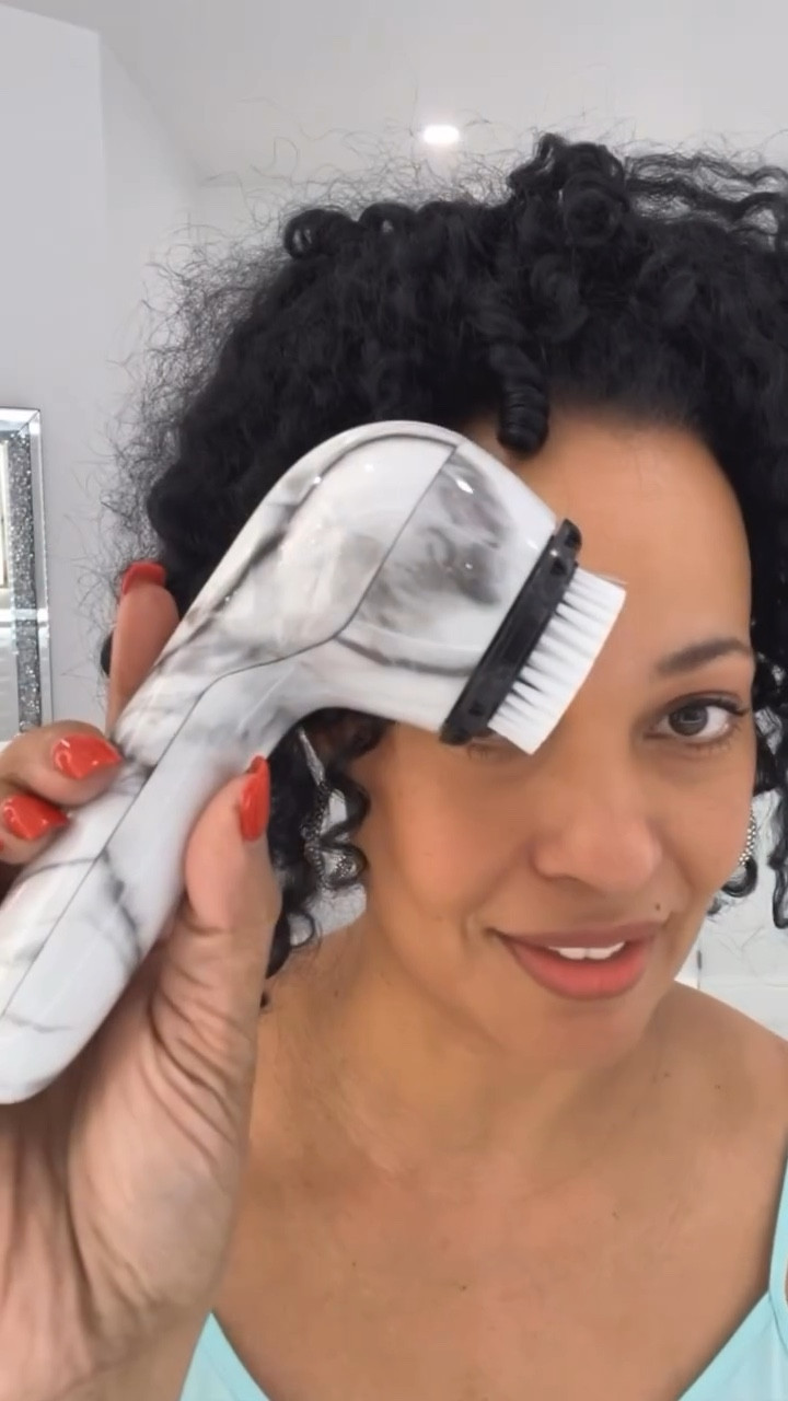 Sonic Petit is part of my beauty routine and favorite tool for fresh dewy glowing skin 

 #michealtoddbeautypartner #sonictechnology #glowingskin #smoothskin #skinlove #skincare #beautyroutine #beauty #skincaresecrets #sonicrefresher #skincarebeautytools