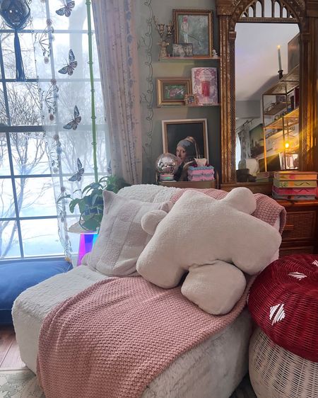 🦋Going to just be reading and playing video games here for the rest of this snowy day. Currently reading a Court of Frost and Starlight ❄️ and playing Arizona Sunshine 2 🧟.

Have a cozy, safe weekend!

#cozycore #whimsical #whimsicaldecor #whimsy #mirroroferised #pbteen #potterybarnteen #maximalism #cozyhome #dopamine #fairyloot #owlcrate #acotar #arizonasunshine #cozygaming #cozygamer #harrypotter #bookstagram #instadecor #ltkhome #ltk #liketoknowit

#LTKhome #LTKfindsunder50 #LTKfindsunder100