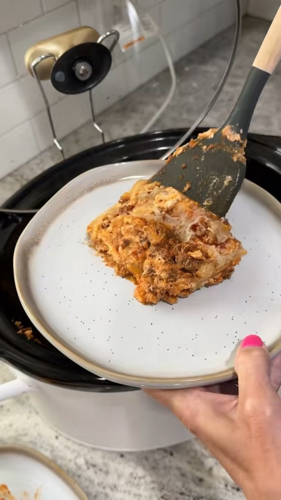 🥘 SUPER EASY CROCKPOT LASAGNA

This is one of those family-favorite meals that everyone comes back for seconds! It makes a ton of food, requires very little prep, and tastes just as delicious reheated the next day. Save this one for a busy weeknight! 👇

🗒️ INGREDIENTS:
• 1 pound ground beef
• 1 jar pasta sauce, 24 ounces
• Lasagna noodles, uncooked
• 1 container ricotta cheese, 16 ounces
• 1 cup shredded mozzarella cheese, plus more for topping
• 1 cup grated Parmesan cheese, plus more for topping
• 1 egg
• 2 tablespoons Italian seasoning

🥘 DIRECTIONS:
1. Brown the ground beef in a skillet, then drain any excess grease. Stir in the jar of pasta sauce.
2. In a separate bowl, mix together the ricotta cheese, 1 cup mozzarella, 1 cup Parmesan, egg, and Italian seasoning until well combined.
3. Add one-third of the meat sauce to the bottom of your crockpot. Layer uncooked lasagna noodles over the sauce, breaking them as needed to fit.
4. Spread half of the cheese mixture over the noodles. Repeat with another layer of meat sauce, noodles, and the remaining cheese mixture.
5. Top with the remaining meat sauce, then add a few handfuls of mozzarella and Parmesan cheese.
6. Cover and cook on HIGH for 2 to 3 hours or LOW for 4 to 6 hours, until the noodles are tender.

🩷 Save this recipe for later, and let me know if your family loves it as much as mine does!

#crockpotmeal #viralrecipe #crockpotdinner #easymeal #easyrecipe