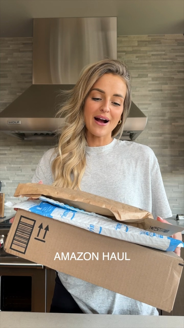 A recent Amazon haul that includes a lot of sunnies! 😎

I also linked the shirt I’m wearing! 🤍

#LTKSeasonal #LTKsalealert #LTKFind