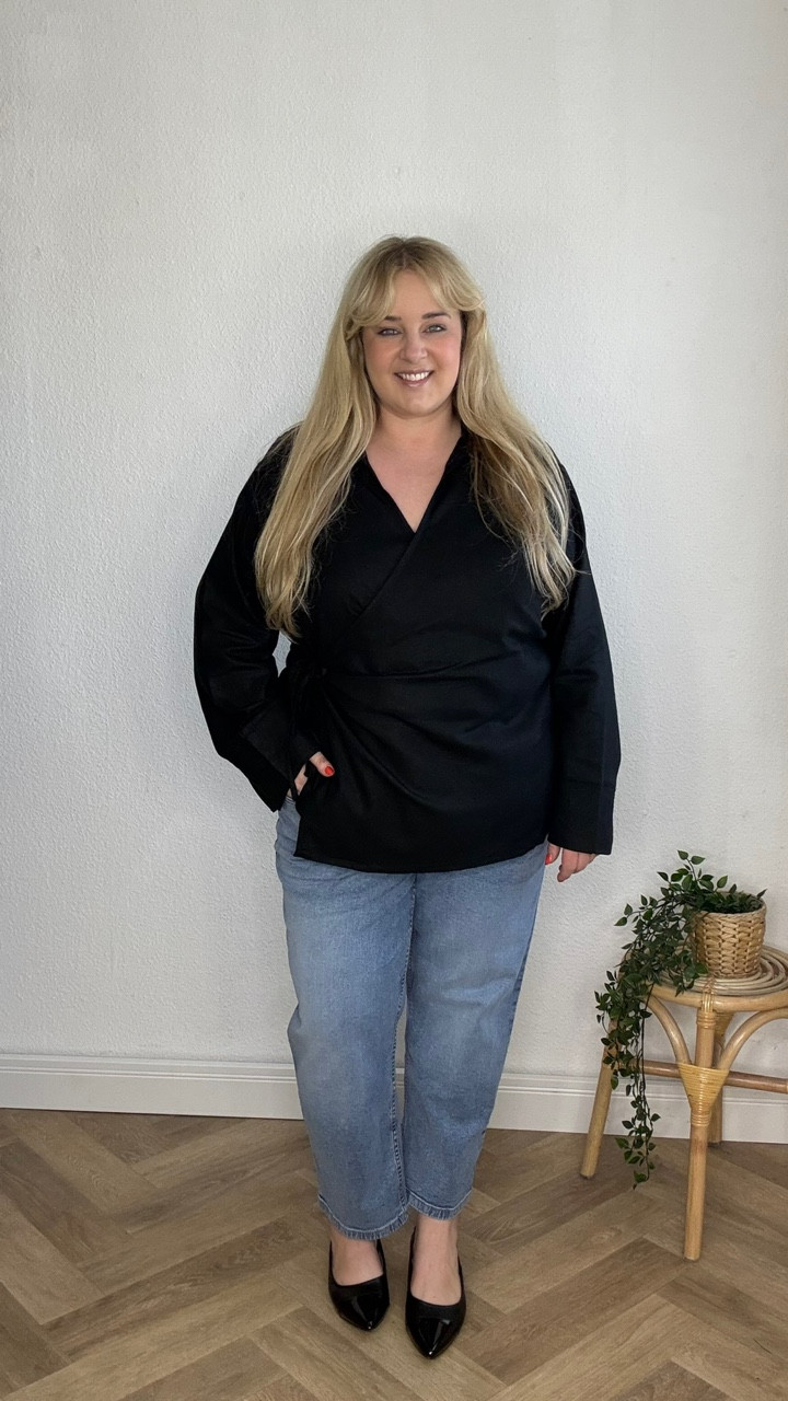 Denim Look 💕

15% sparen bei Bon Prix mit dem Code: sa15bp
(Gültigkeit: 14.04. -einschl. 16.04.2026; 15% auf Alles; einmalig einlösbar pro Kundin; gilt in DE App & Webshop)

#plussizefashion #denim 

#LTKdeutschland #LTKplussize #LTKjeans