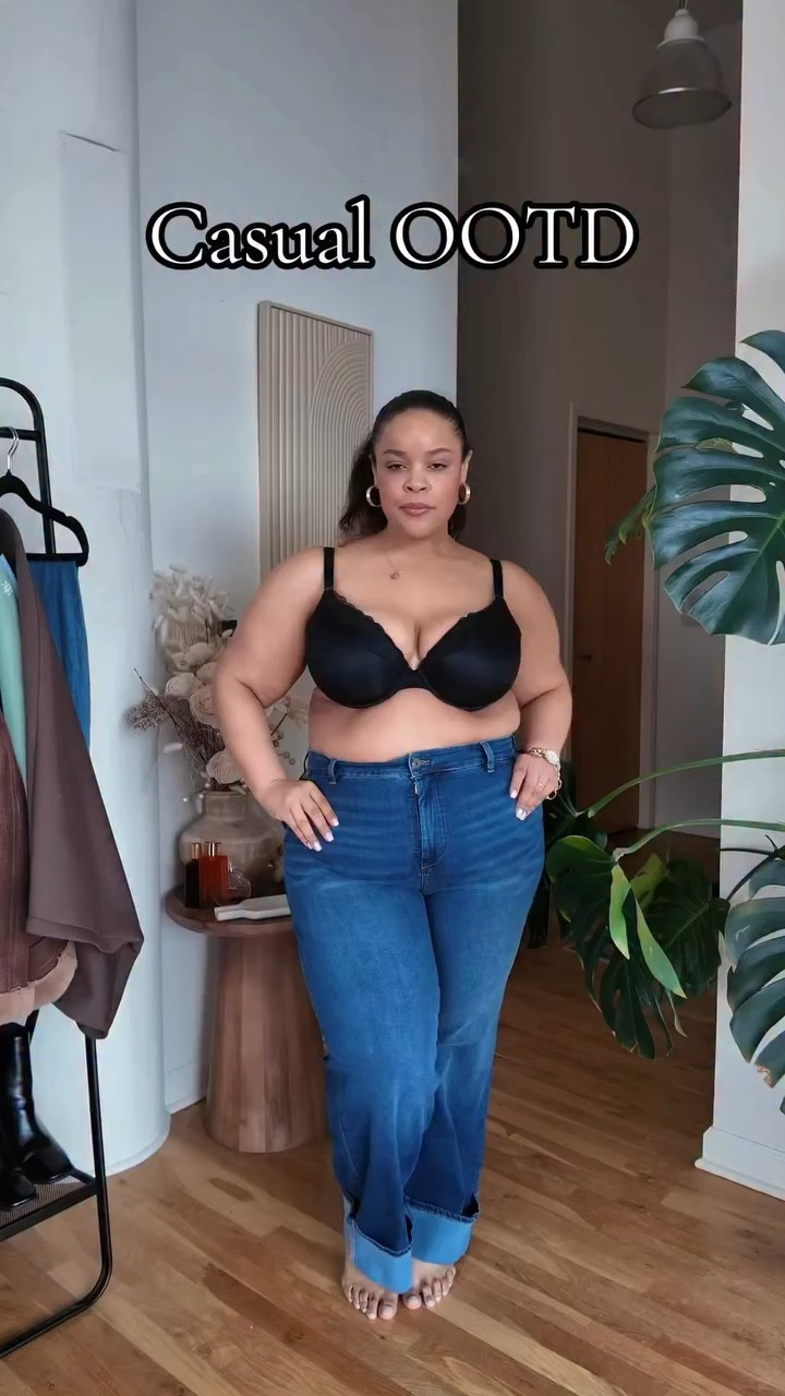 A little casual outfit of the day featuring the cutest shoes from @justfabonline #justfabpartner

Jeans @universalstandard 
Top @avenueofficial 
Fragrance @dossierperfumes
Belt @annekleinofficial 
Bra @lanebryant 

#casualoutfits #casualstyle #ootd #curves