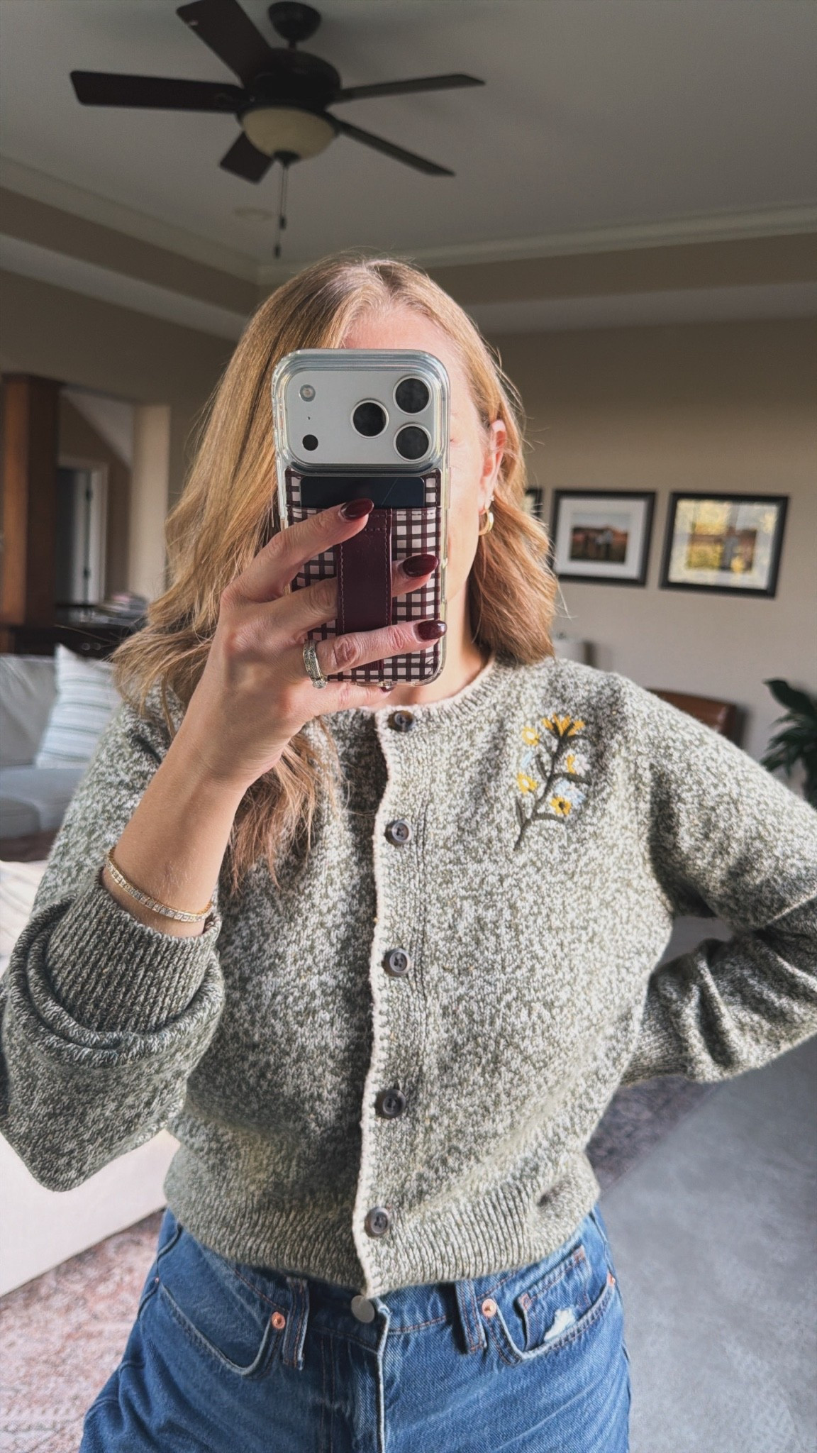 Obsessed with this @Target sweater. AND it’s on sale for under $20!! It feels like it should be so much more expensive with the embroidered flower details!!  🙌🏻