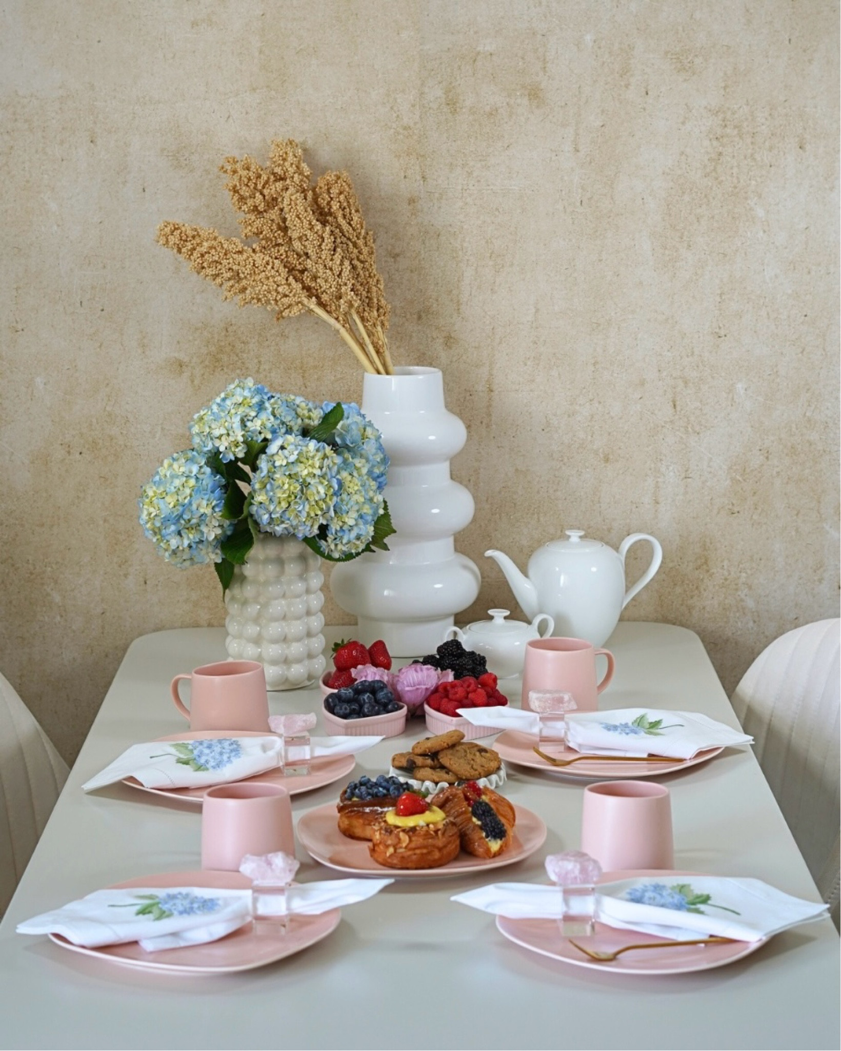 Pink table decor idea 💕🌸 Pink plates and mugs, hydrangea dinner napkins, and bubble vases.

#LTKHome #LTKxPrimeDay