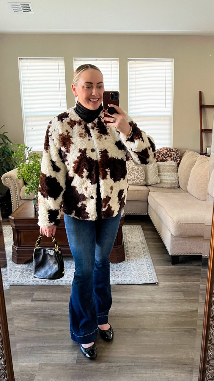 ✨ Thanksgiving Look #3✨
This cow-print sherpa jacket from Old Navy might be sold out — but I found a similar one I’ll link for you 🐄🤎
Paired with a black turtleneck, dark denim, and classic flats for an easy, cozy-chic fall look. @oldnavy 

#thanksgivingoutfit #oldnavyfinds #fallfashion #statementjacket #cozychic #oldnavystyle #outfitinspiration



#LTKSaleAlert #LTKootd #LTKTall