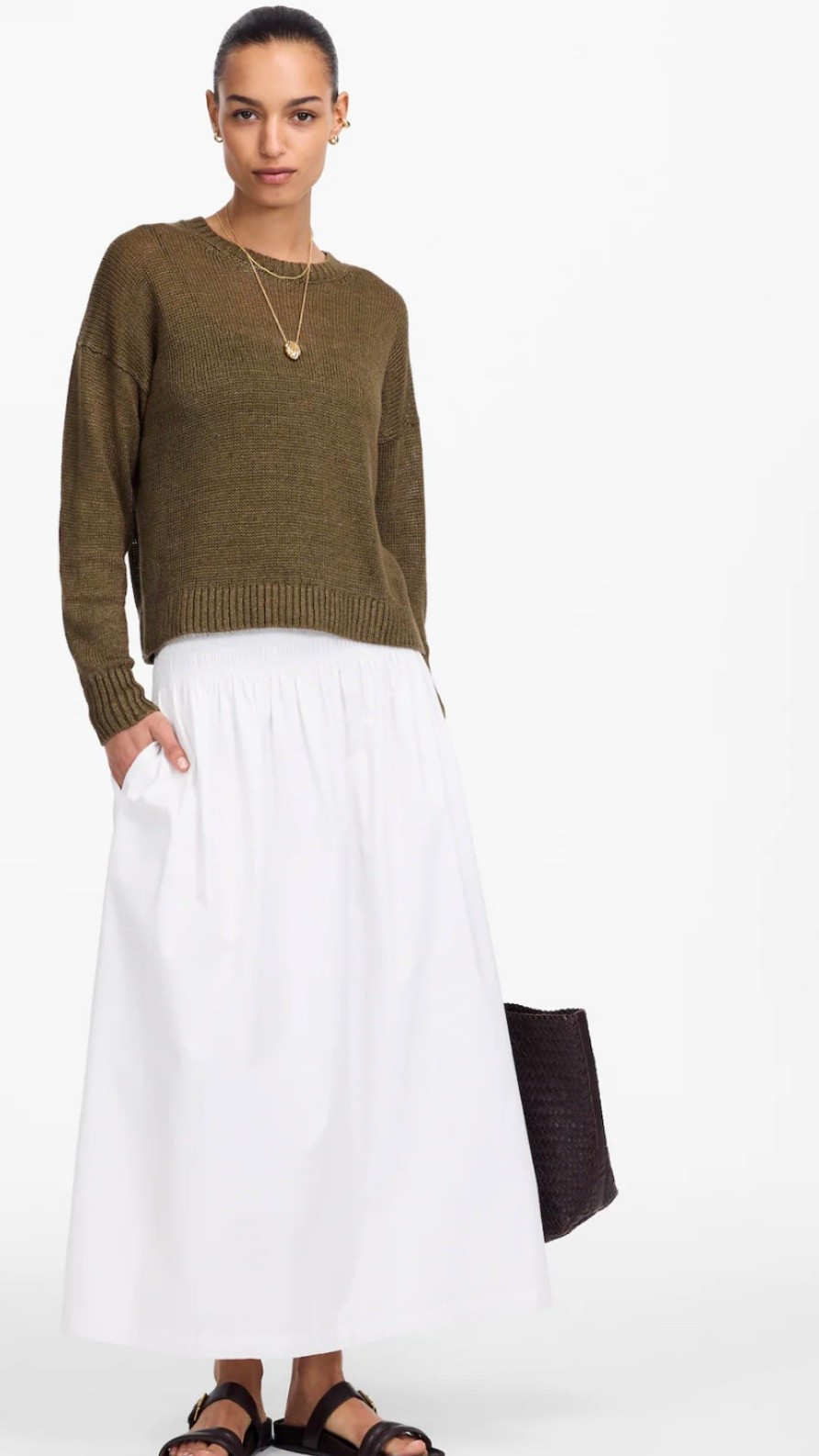 A linen blend sweater perfect for the summer! I know I’ll be repeating this whole look multiple times this summer

#LTKStyleTip #LTKFestival #LTKMidsize