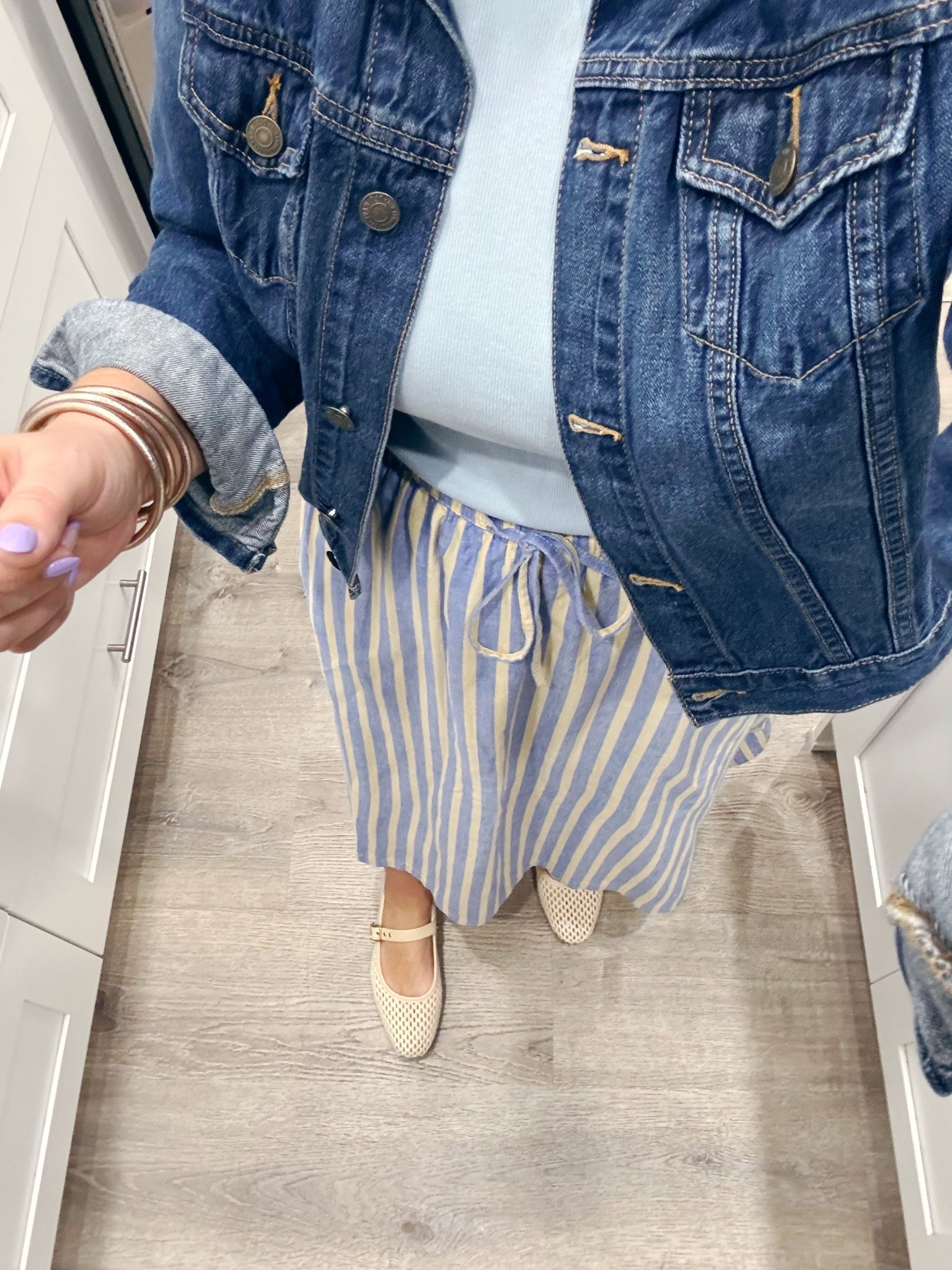 teacher ootd- love this linen skirt! Paired with my favorite ribbed tee and new flats I’m loving 🩵🫶🏻

Medium in everything 
Flats- tts 

#LTKMidsize #LTKWorkwear #LTKSpringSale