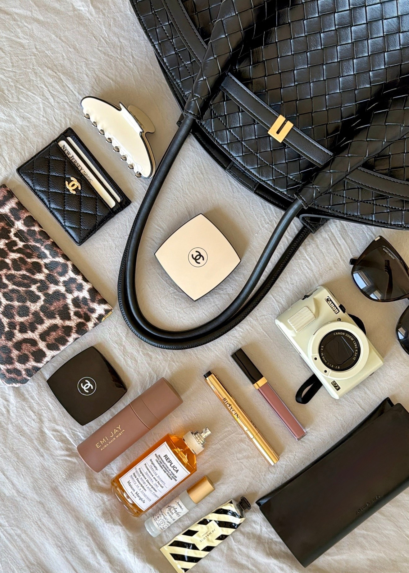 what’s in my bag? my current favorites at the moment ☺️

1. black oversized purse; staple for any season. 
2. cheetah insert; i keep my feminine products inside it. wipes, tampons etc. 
3. cc card holder; simple if you don’t carry a lot of cash 
4. sunglasses
5. camera 
6. claw clip
7. cc vanity mirror 
8. cc bronzer
9. cc lipgloss 
10. hair mist 
11. perfume 
12. pheromone oil by dollymoo.com
13. eyelash and brow growth serum (from turkey)
14. hand lotion 

listed almost every exact product and cheaper alternatives. ☺️


#LTKBeauty