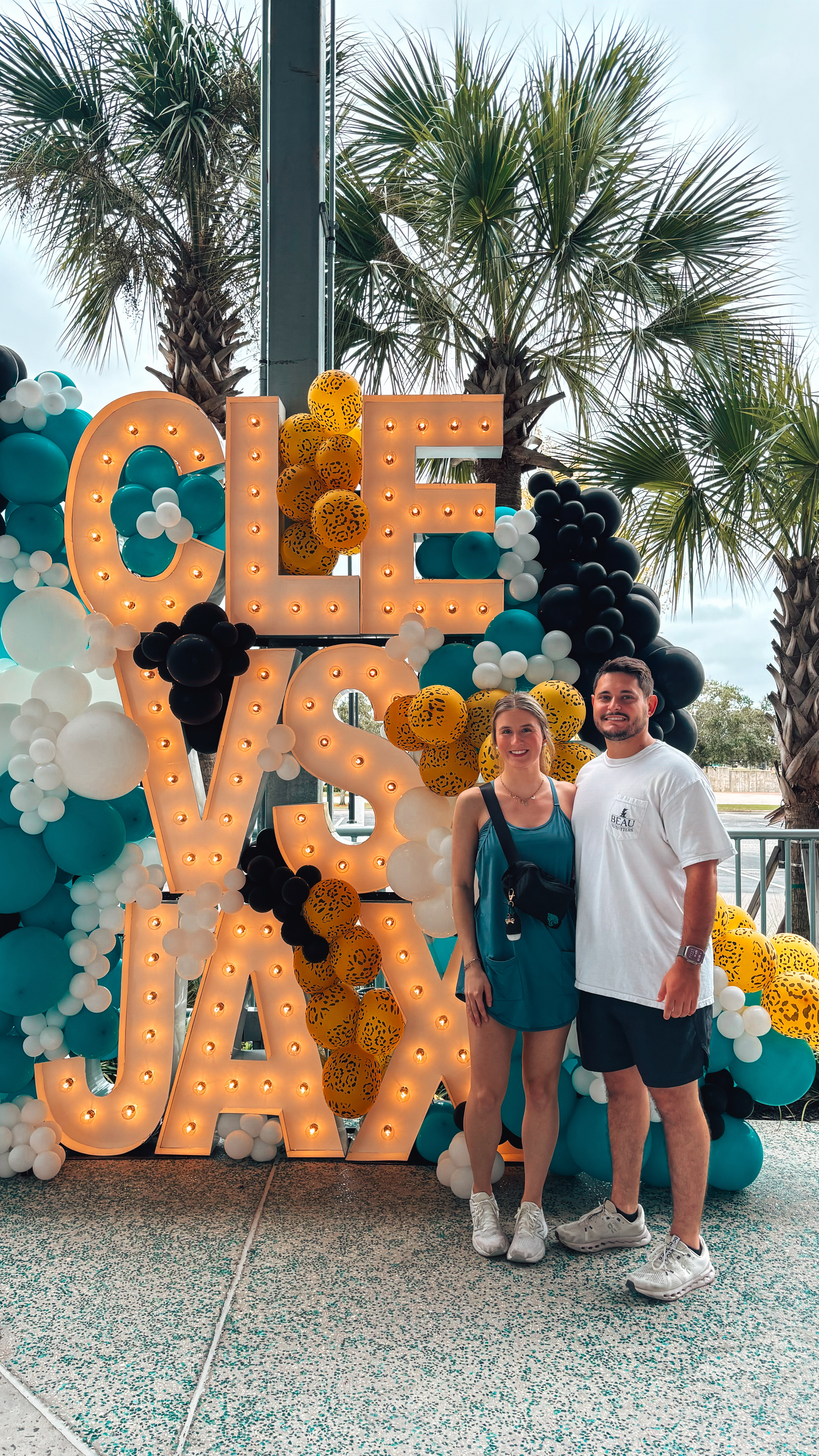 football season is sooo back!
sporty vibes for game day all the way! 

Follow for more Jaguars content + game day inspo 🏈 

 #LTKActive #LTKFindsUnder50 #LTKStyleTip