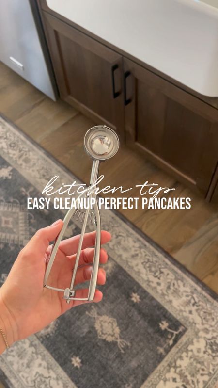 My favs for the perfect even shaped easy cleanup pancakes!