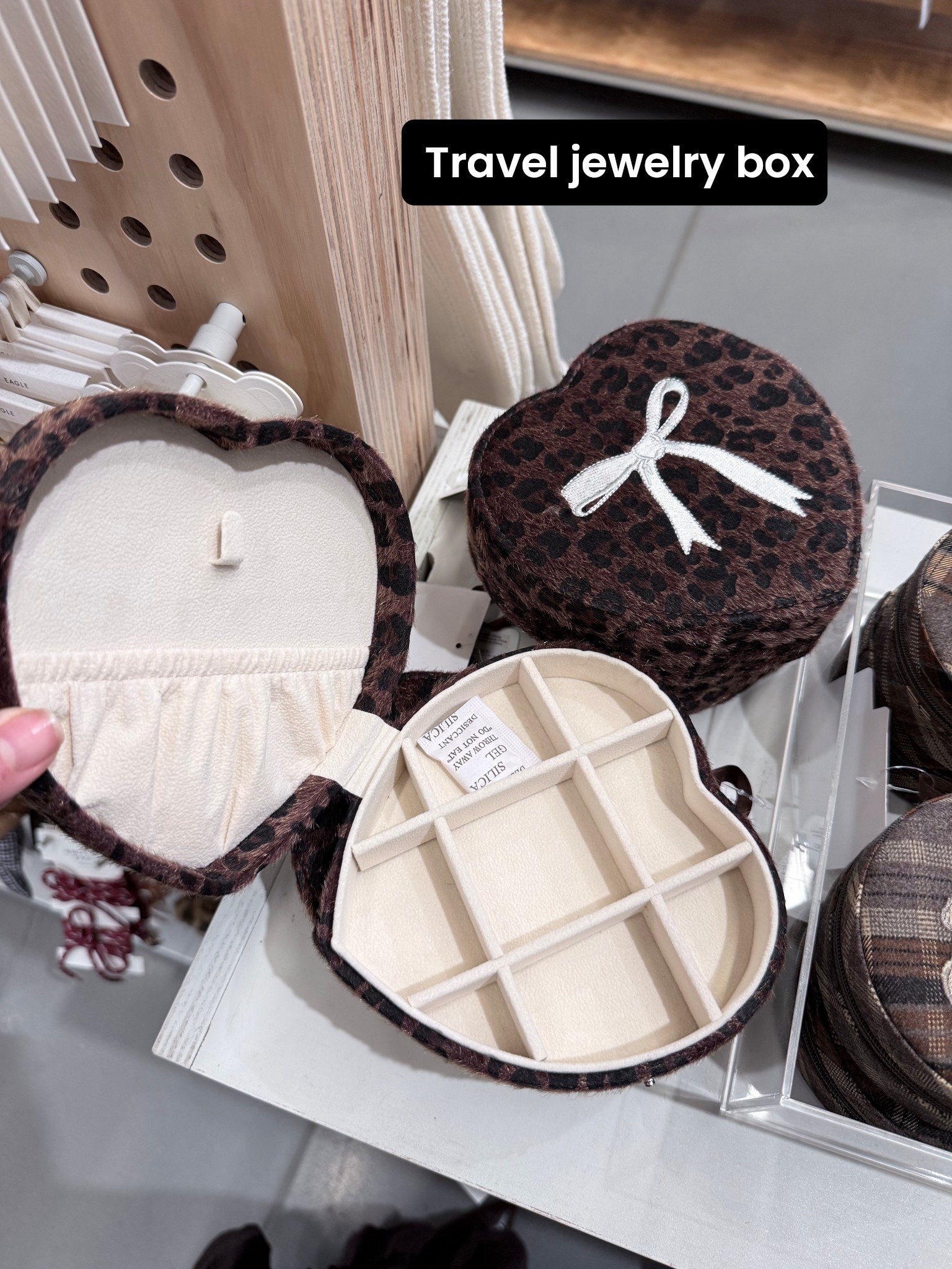 Super cute travel jewelry case! Im loving the leopard print with the bow design. This would be a great stocking stuffer or little gift! 

#LTKSaleAlert #LTKTravel #LTKHome