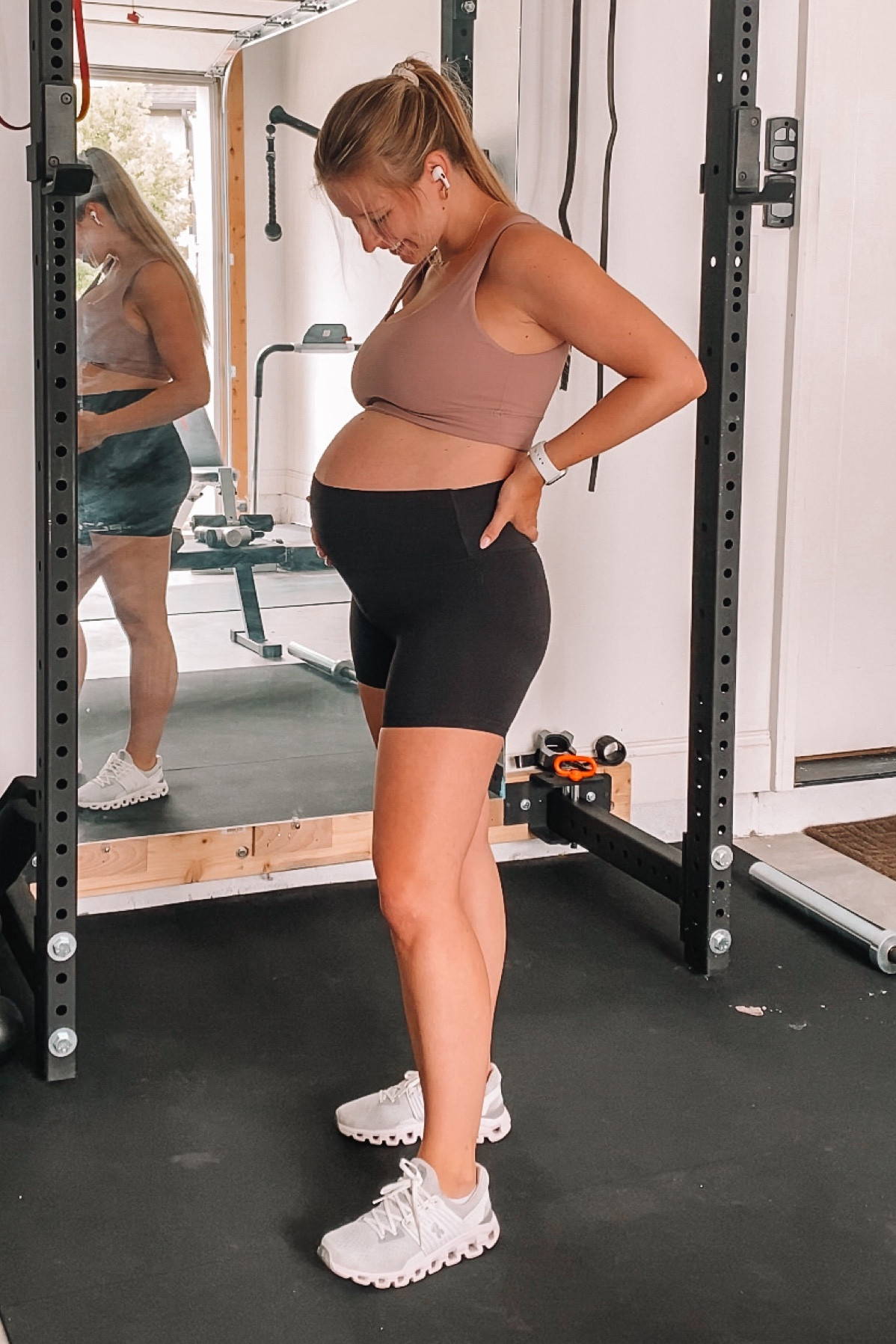 28 weeks & my aligns are still just as comfy! Size 4 | top size small 

#LTKFitness #LTKbump