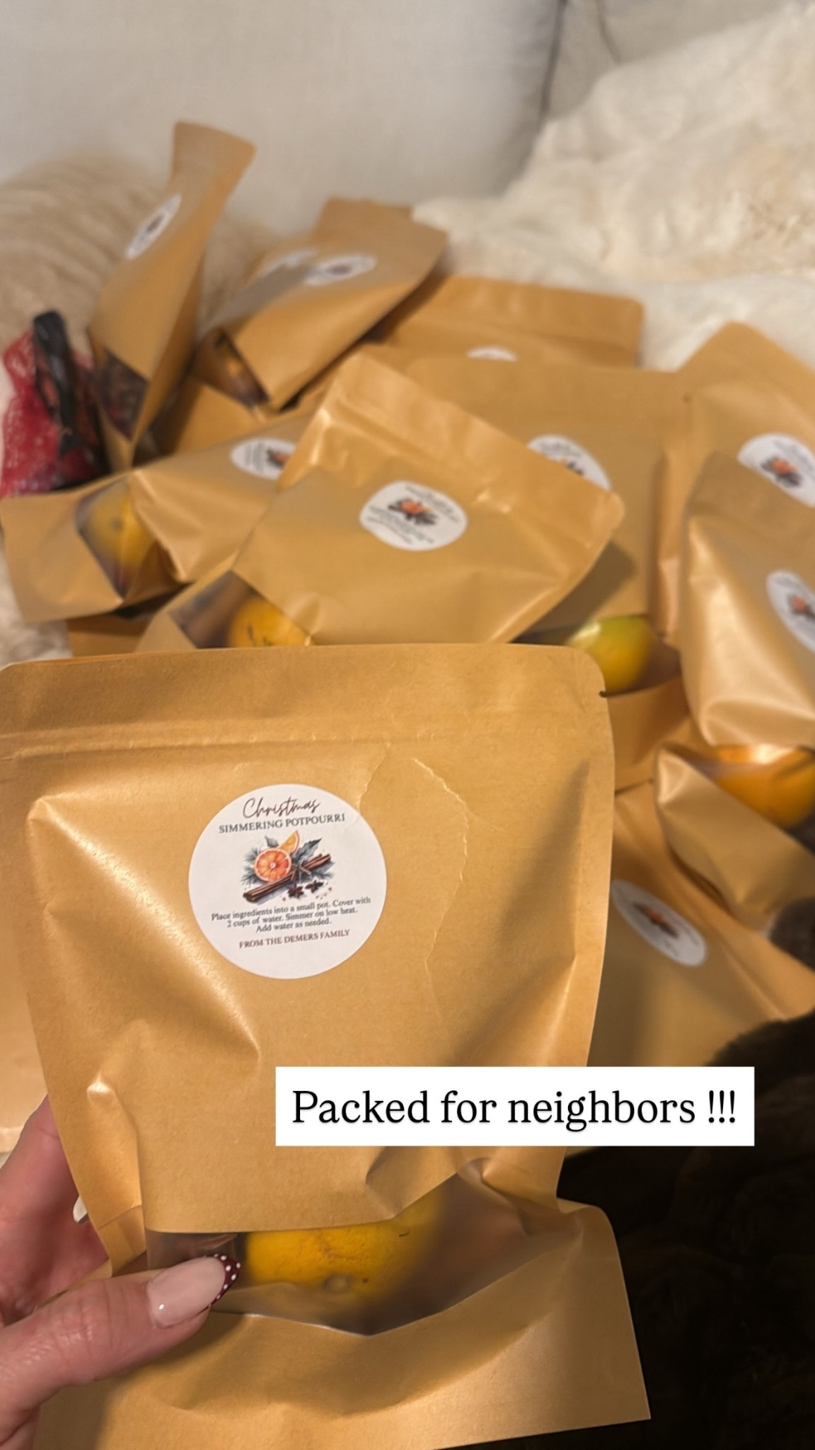 Packed these little simmer pot packets for our neighbors !!!

Recipe:
Apple Cider/Water
Cranberries
Orange
Nutmeg
AllSpice
Cinammon Sticks
Cloves  

 

#LTKHoliday #LTKSeasonal #LTKHome