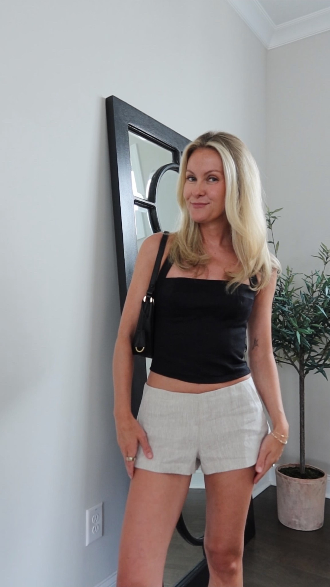 reformation linen shorts

top: xsmall
shorts: 25

#LTKSeasonal #LTKStyleTip
