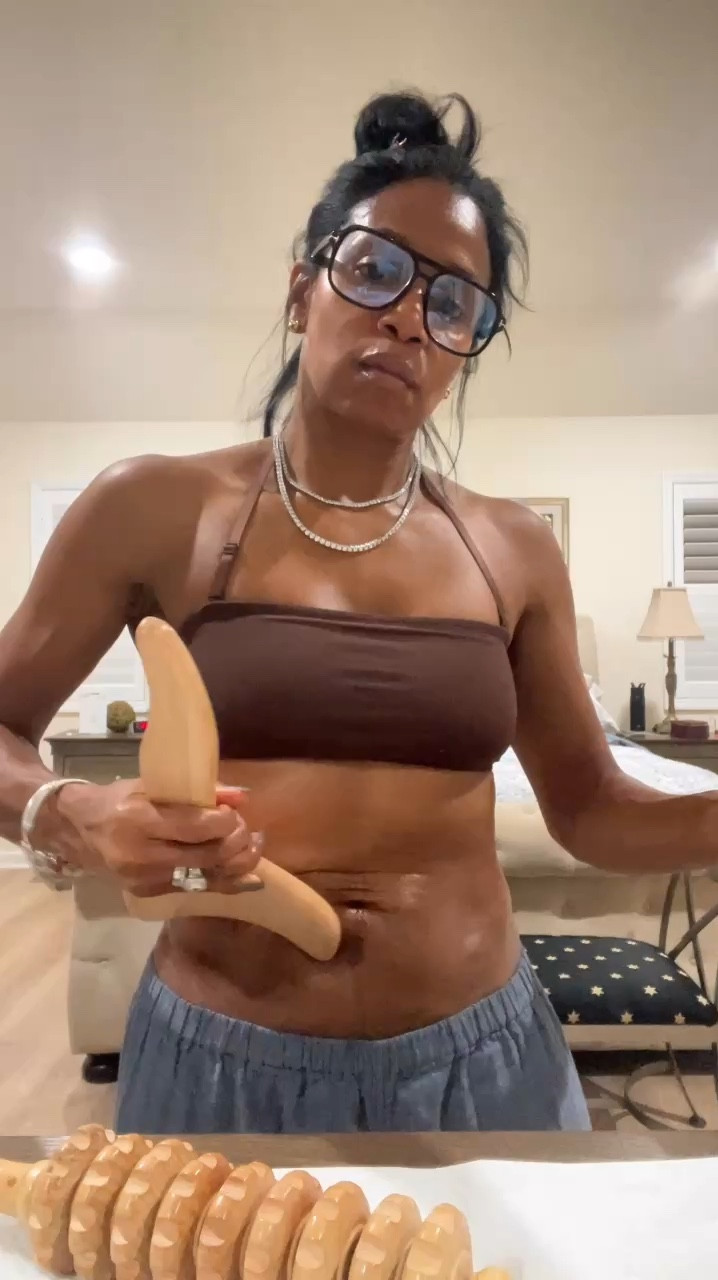 Practicing wood therapy every night to sculpt my core. #lymphaticdrainage #woodtherapy #corework

#LTKBeauty #LTKFitness #LTKOver40