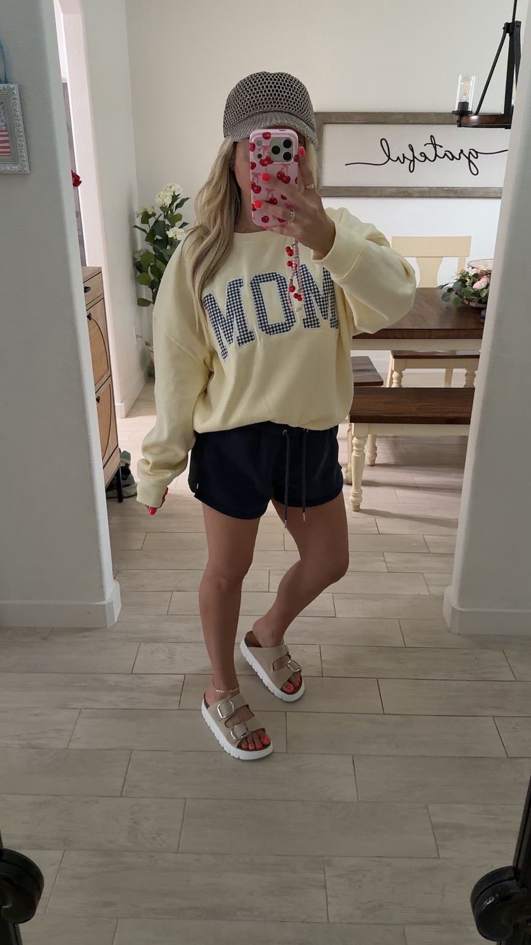 OOTD 
Mom sweater large
Shorts small
Sandlas tts 

#LTKootd