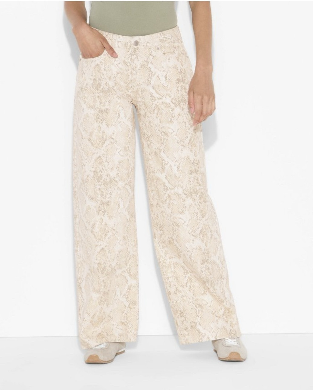These pants are so trendy and fun! Size down, they run big, I’m wearing a 00 and I usually am a size 2! 

#LTKFindsUnder50 #LTKWorkwear